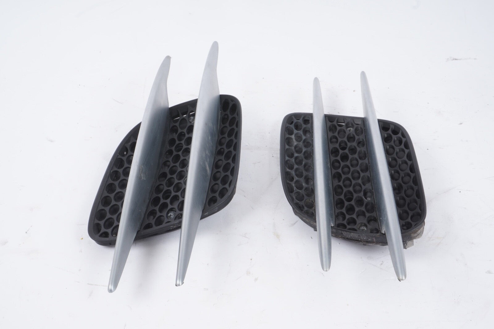 03-08 Mercedes R230 SL500 SL55 AMG SL550 Fender Grill Grille Vent Right Left OEM