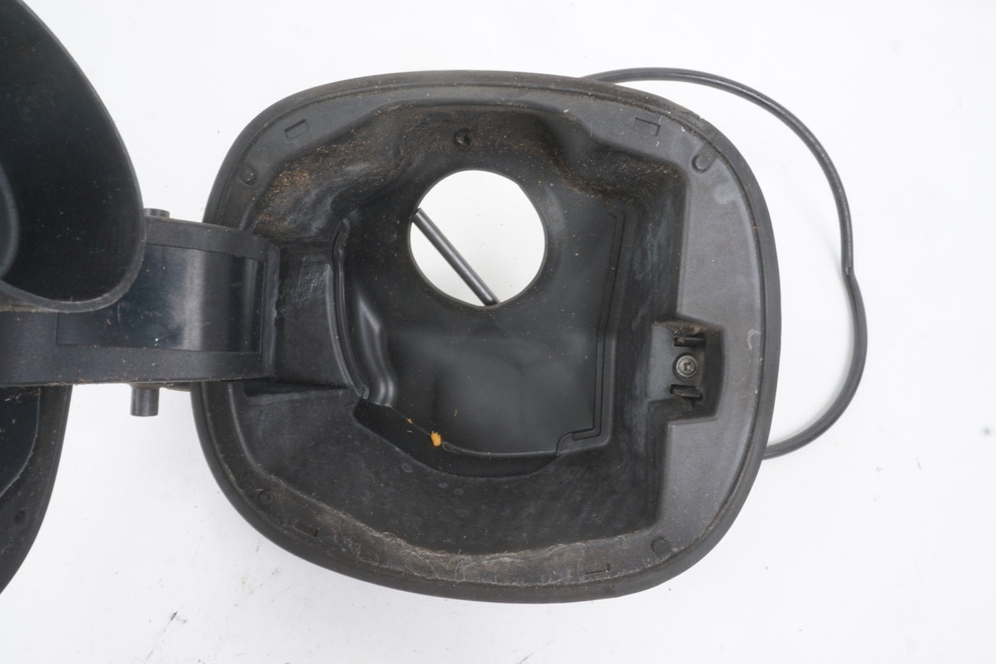 2014 - 2017 Fiat 500L Gas Fuel Tank Lid Door Filler OEM