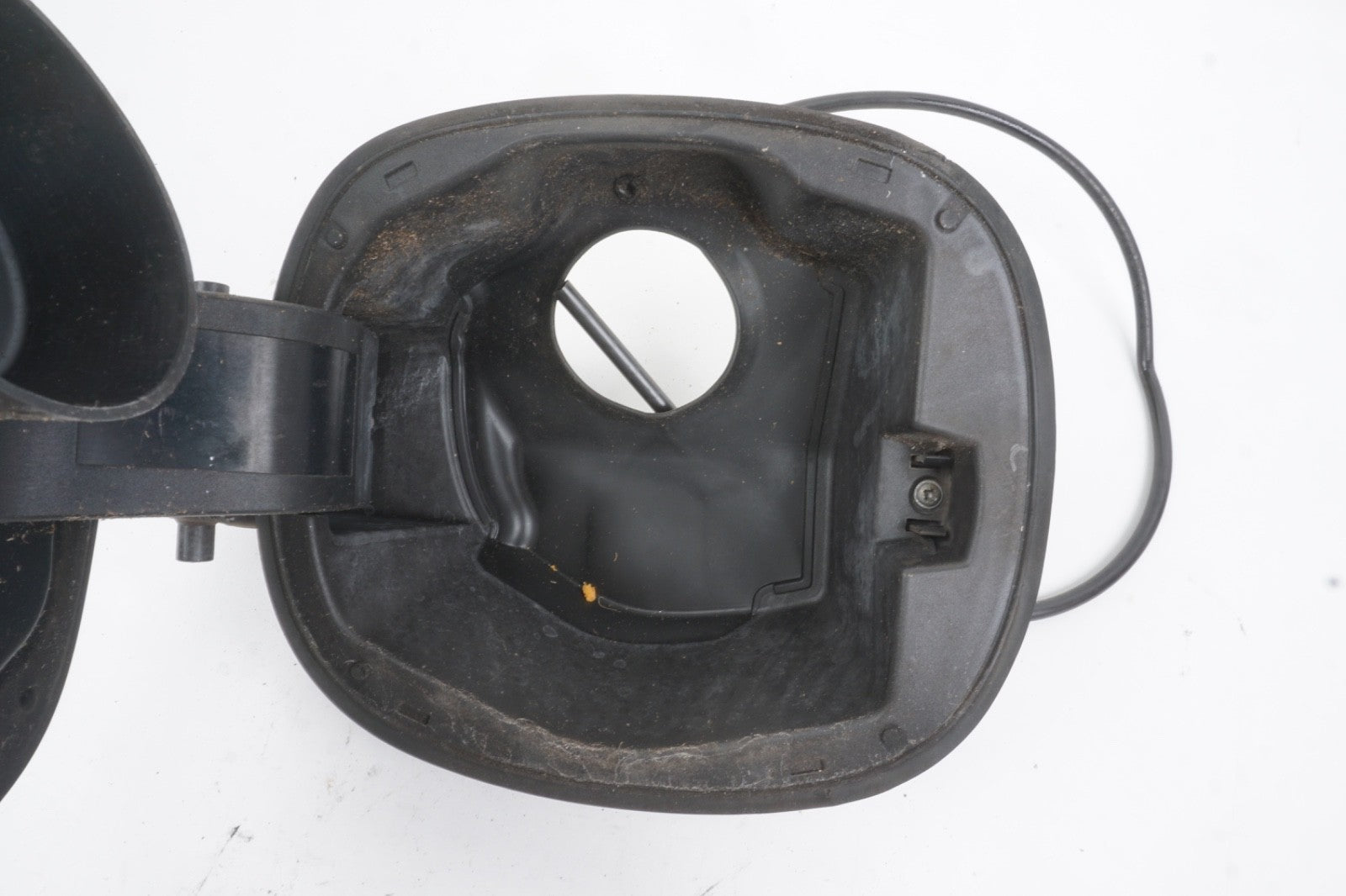 2014 - 2017 Fiat 500L Gas Fuel Tank Lid Door Filler OEM