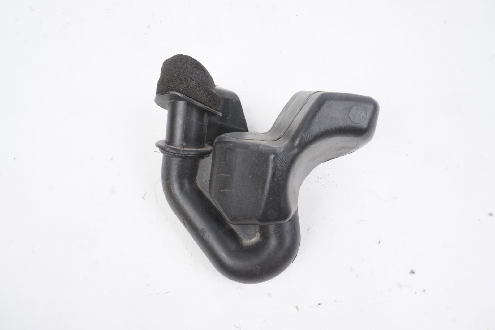 2016 - 2018 Ford Focus Titanium Air Cleaner Intake Duct Tube Resonator OEM