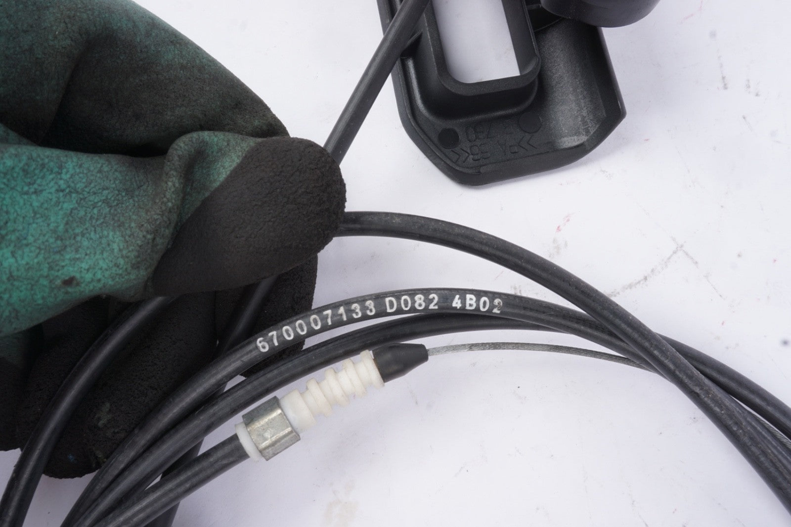 2014-2019 Maserati Ghibli Hood Release Handle w/ Cable 670007133 OEM