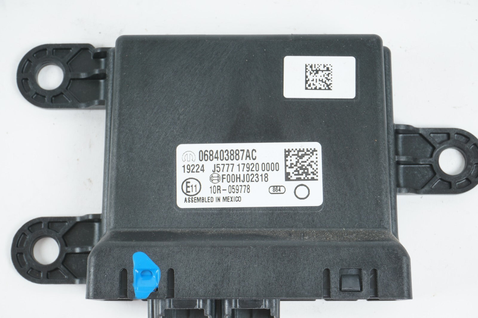 2017-2020 CHRYSLER PACIFICA NETWORK GATEWAY CONTROL MODULE OEM 068403887AC OEM