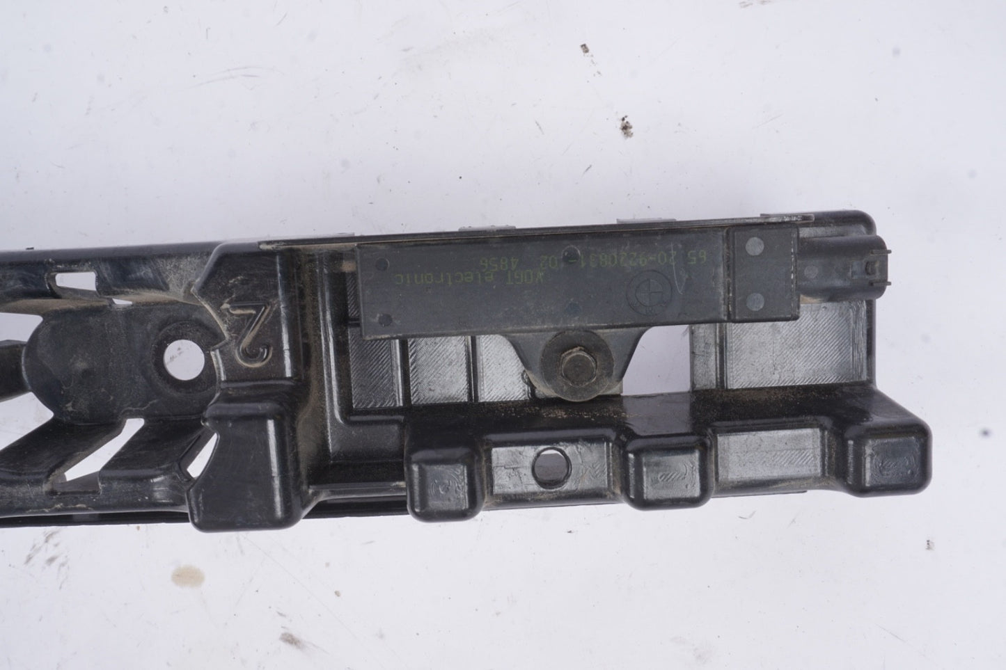2011 - 2017 BMW X3 F25 REAR RIGHT CENTER BUMPER MOUNT BRACKET OEM 7338758