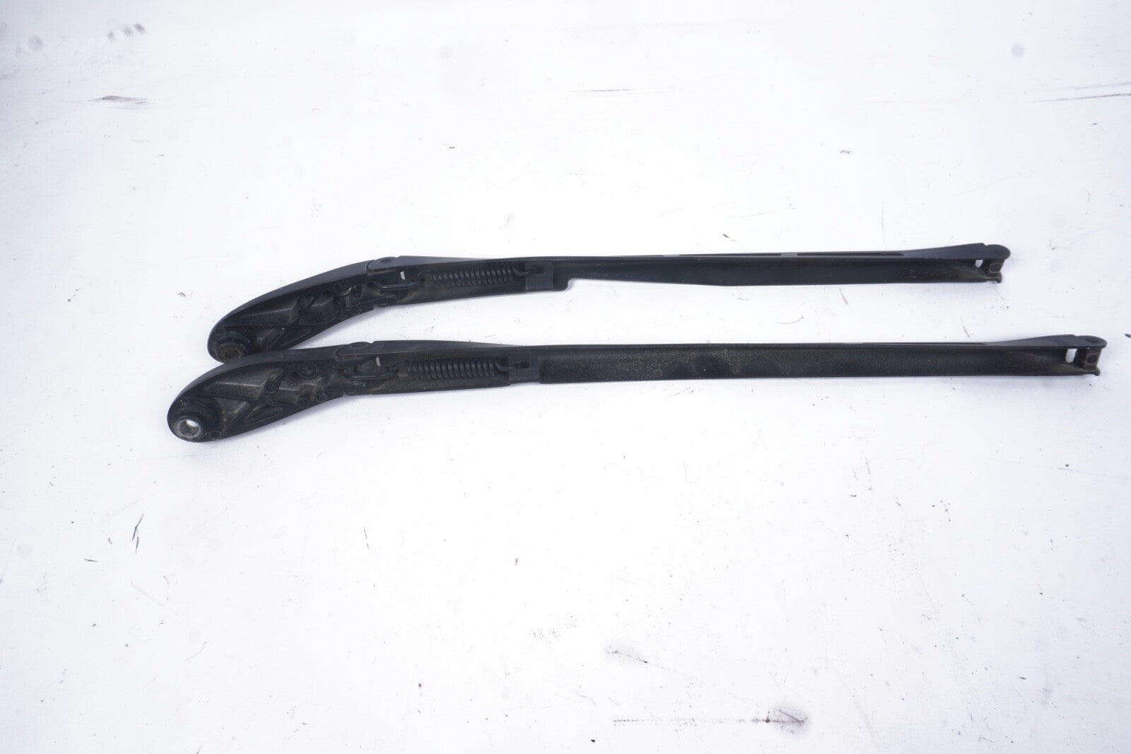 04-10 AUDI A8 Front Windshield Left Driver & Right Passenger Wiper Arm