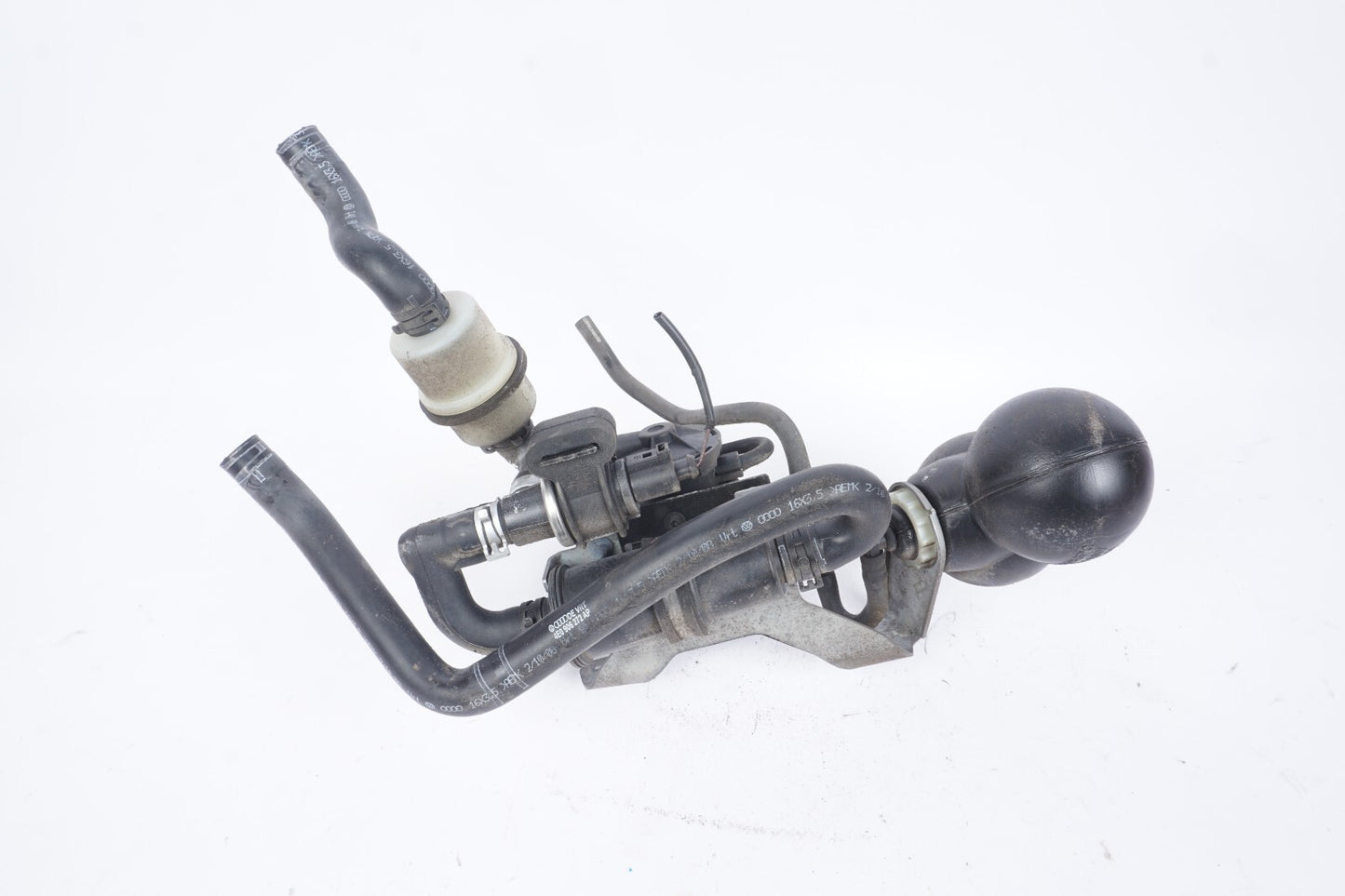 2004 - 2010 Audi A8 A8L Fuel Leak Detection Pump  OEM