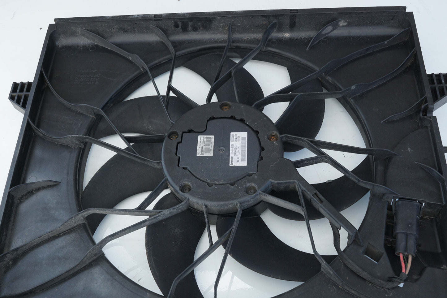 06-13 Mercedes W251 R350 ML350 COOLING FAN MOTOR SHROUD A1645000593 OEM