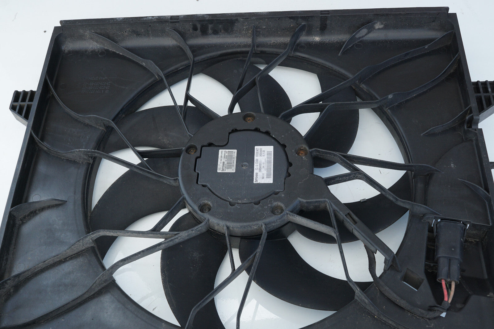06-13 Mercedes W251 R350 ML350 COOLING FAN MOTOR SHROUD A1645000593 OEM