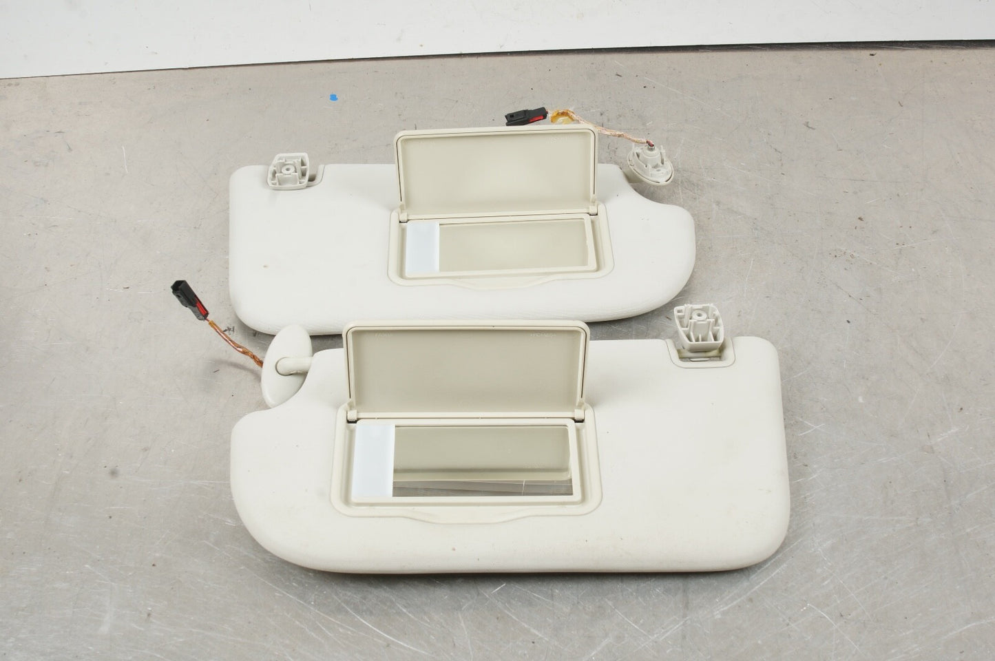 2015-2018 Ford Focus DRIVER Passenger Sun Visor Sunvisor OEM PAIR