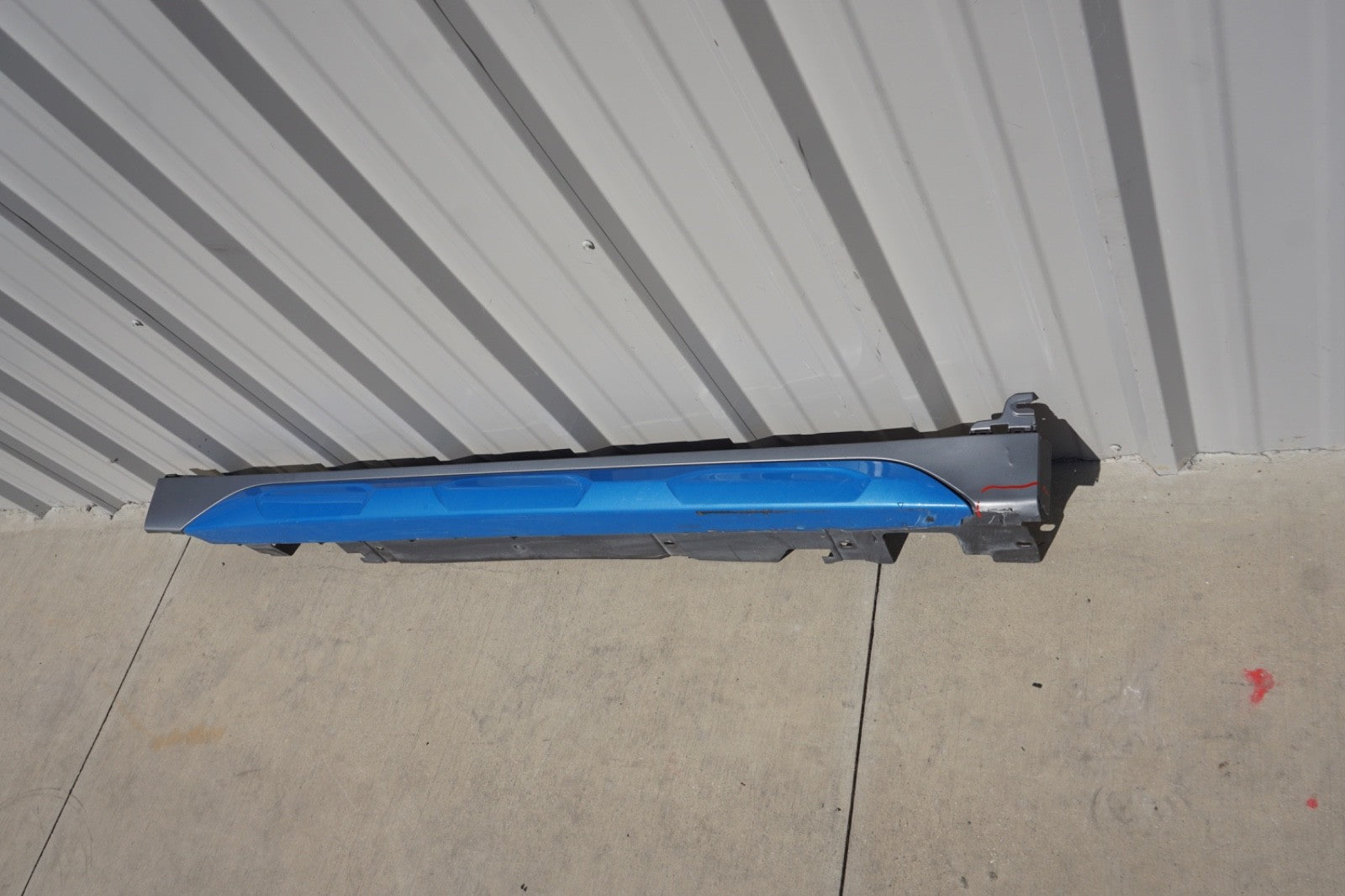 2018 - 2022 BMW X2 F39 Right Lower Rocker Panel Trim Blue OEM ! HAS DAMAGE !