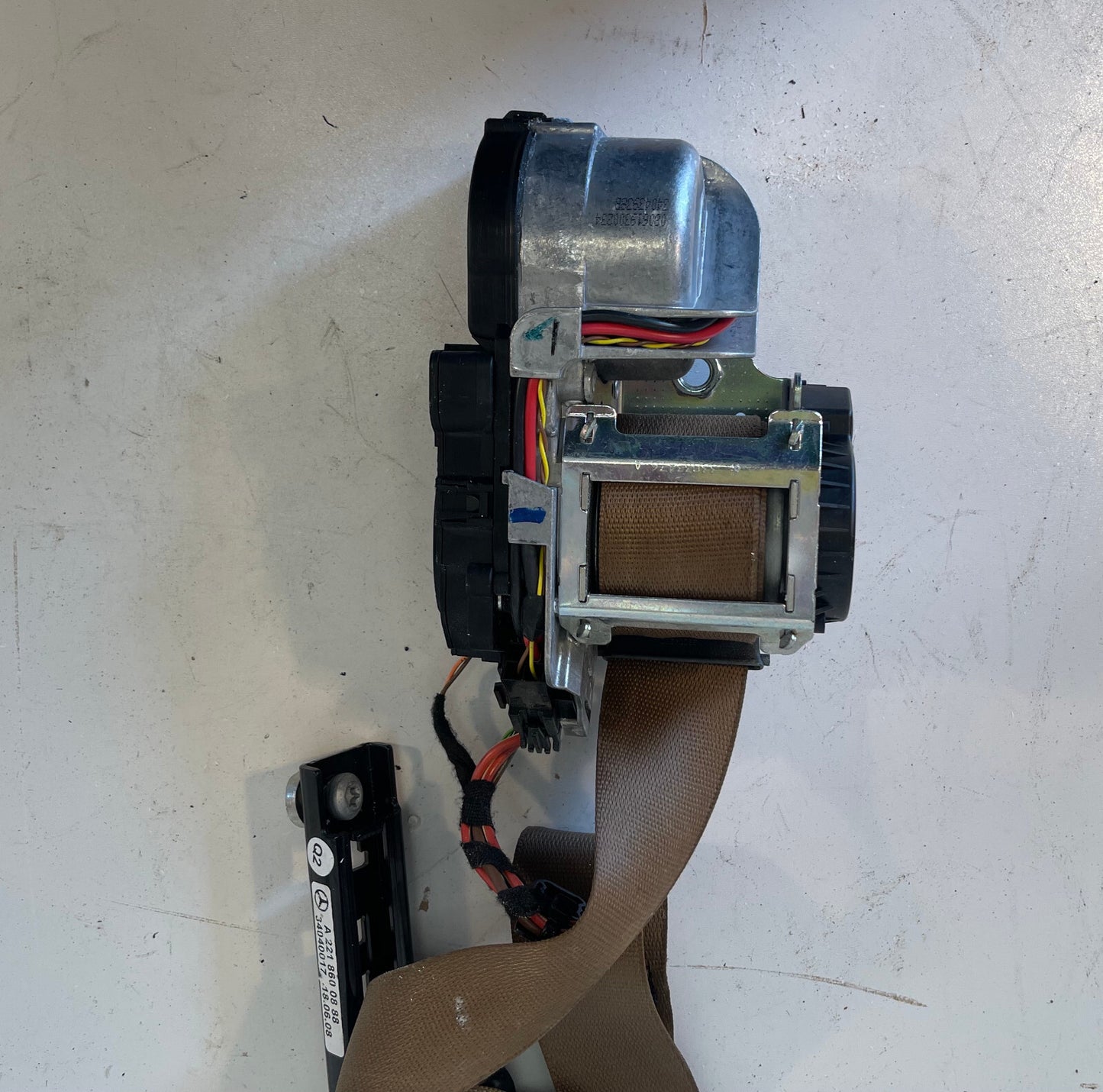 2010-2013 MERCEDES S550 W221 FRONT RIGHT PASSENGER SIDE SEAT BELT RETRACTOR OEM