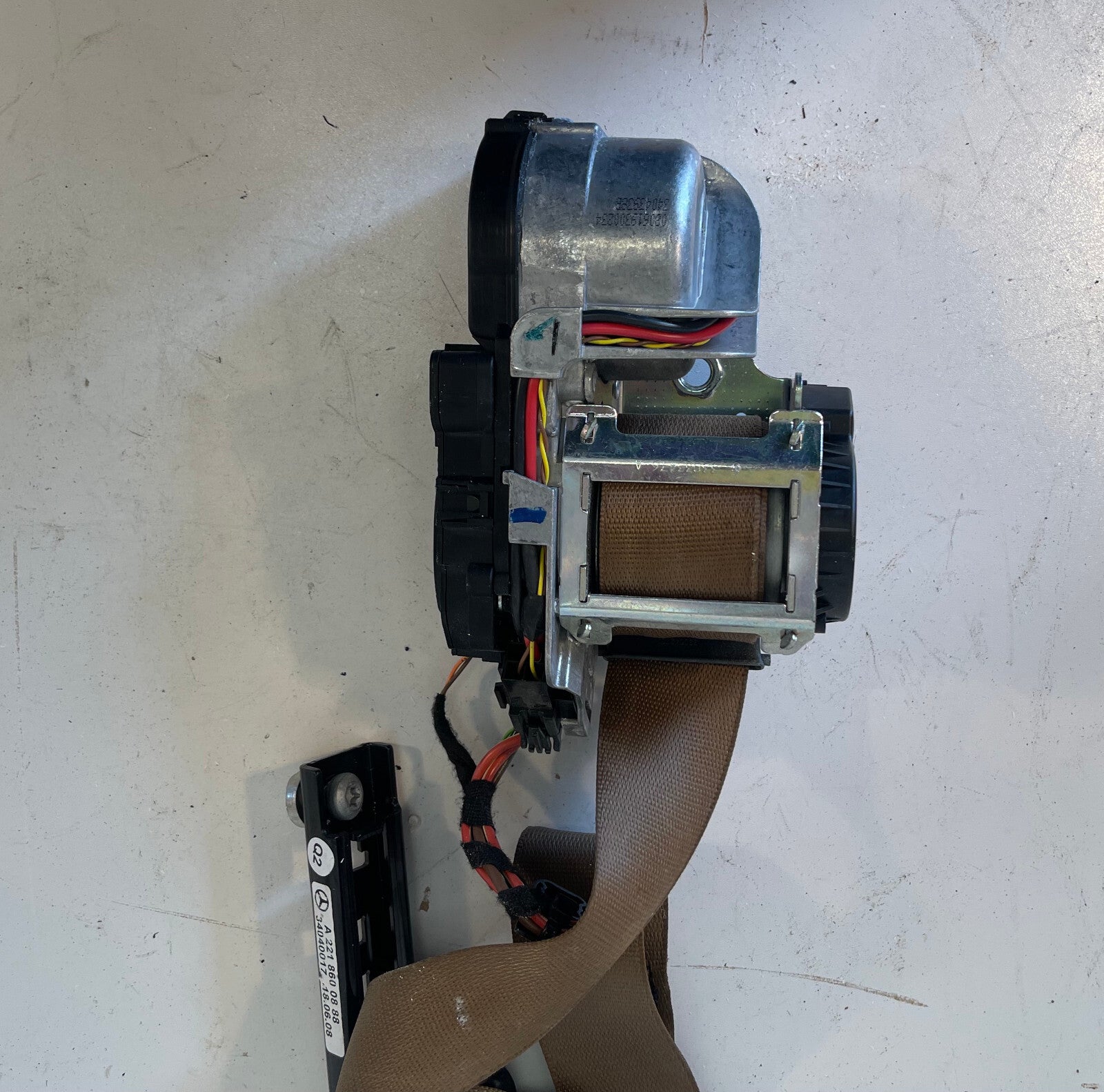 2010-2013 MERCEDES S550 W221 FRONT RIGHT PASSENGER SIDE SEAT BELT RETRACTOR OEM