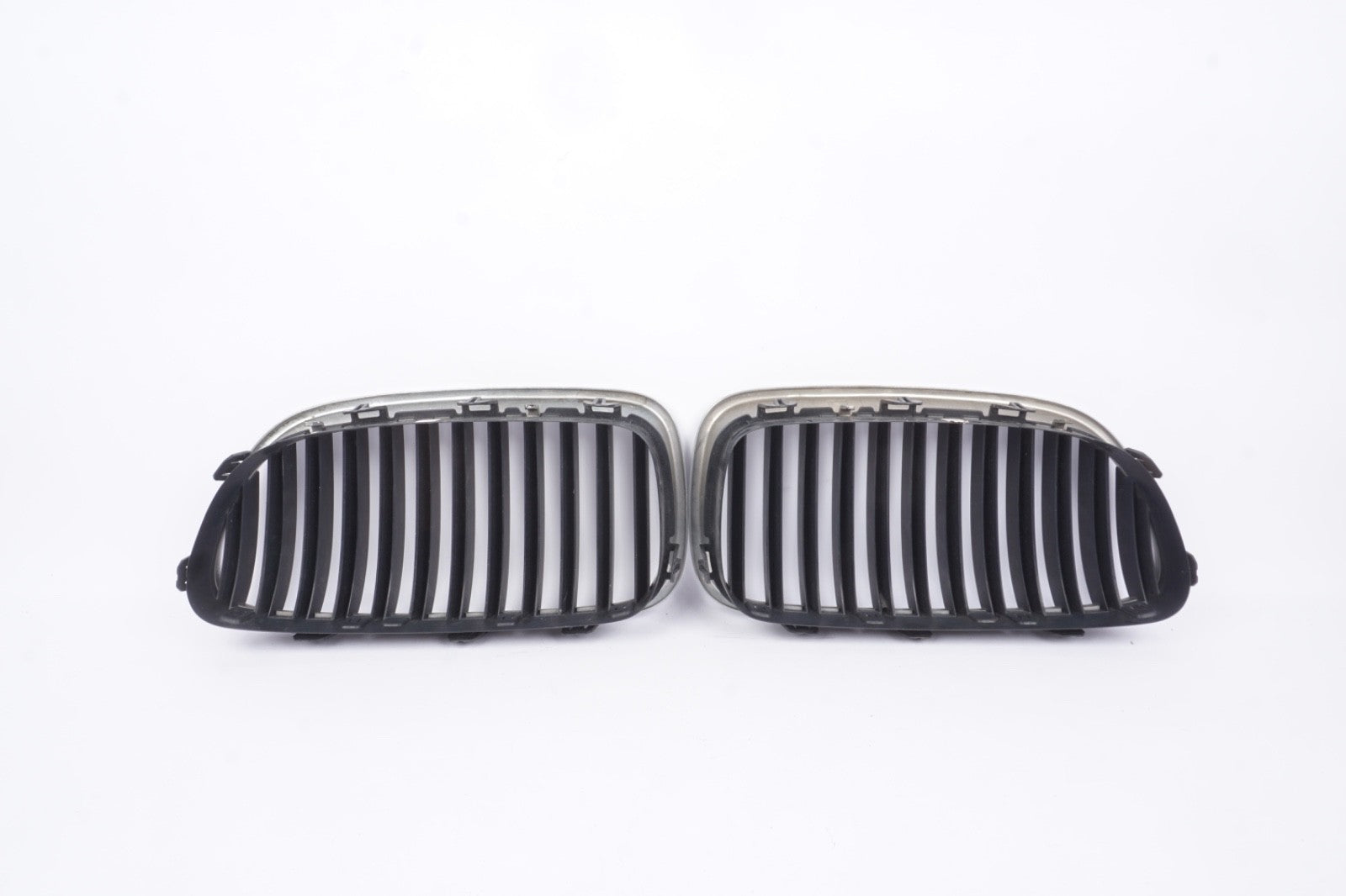 2011-2013 BMW 528i 535i xDrive Front Left Right Bumper Grille Set OEM 7200727