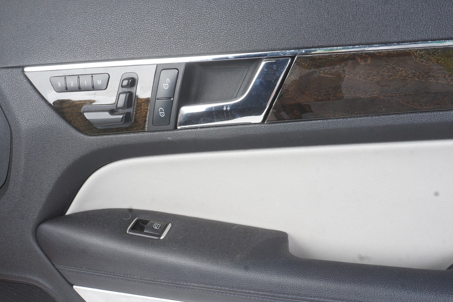 11 - 13 Mercedes W207 E350 Convertible Front Right Passenger Door Panel Trim OEM