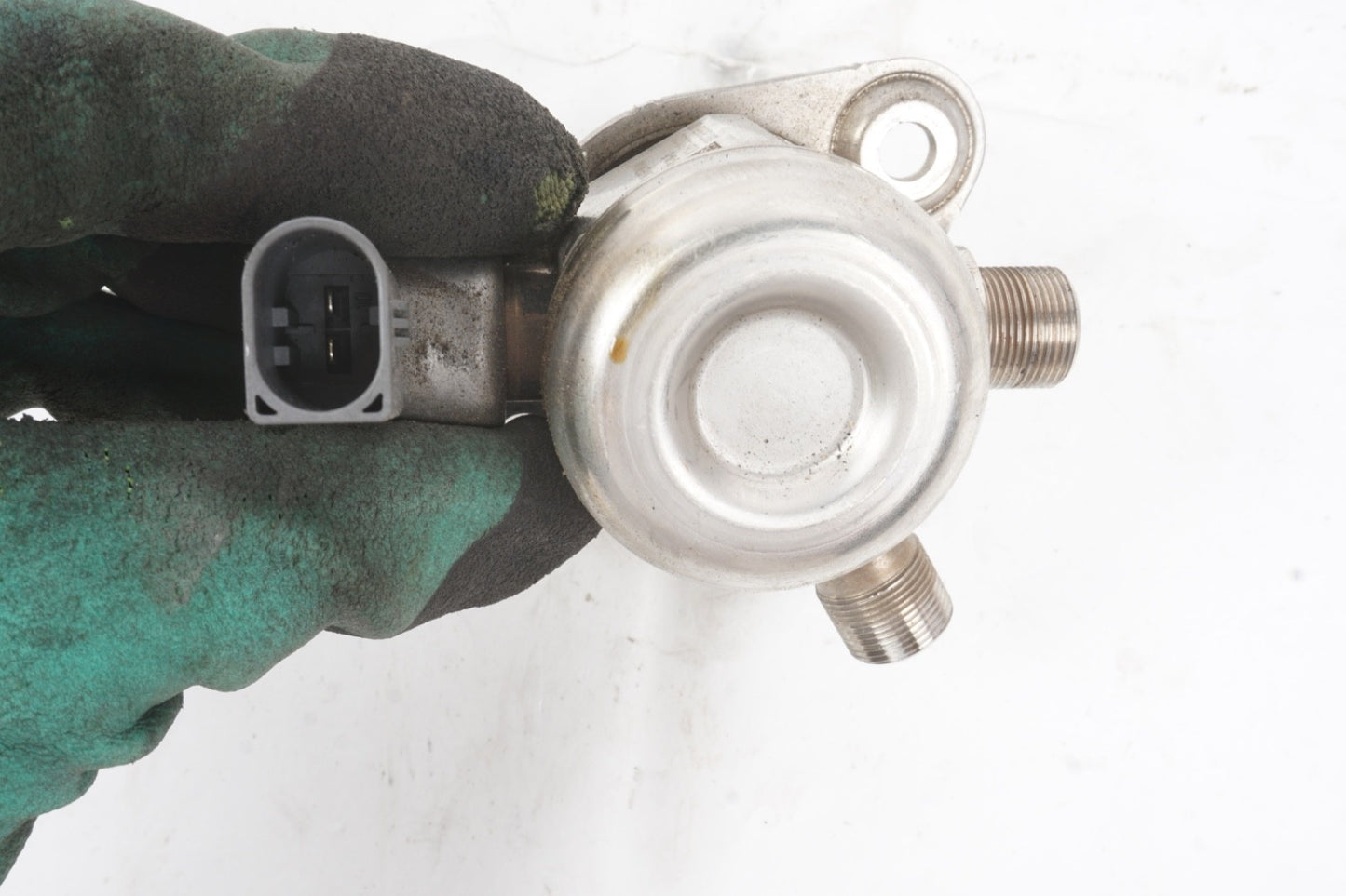 2011 - 2014 Mercedes W216 CL550 4.6L V8 AWD High Pressure Fuel Pump OEM