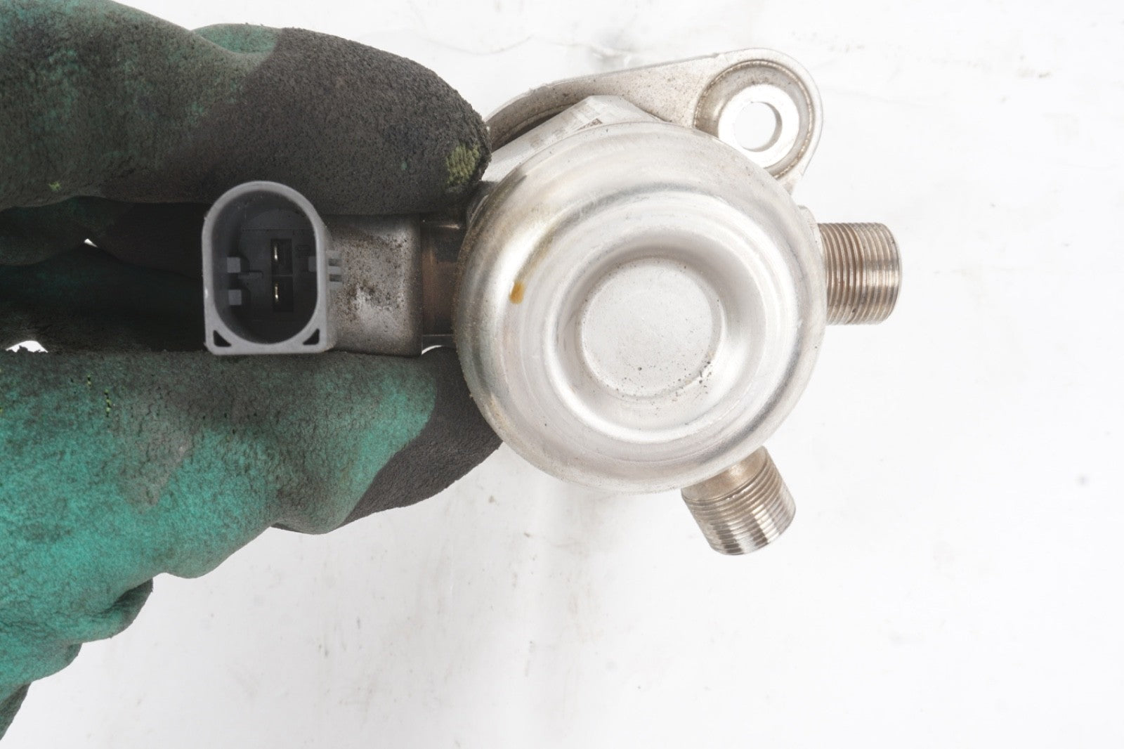 2011 - 2014 Mercedes W216 CL550 4.6L V8 AWD High Pressure Fuel Pump OEM