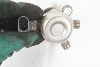 2011 - 2014 Mercedes W216 CL550 4.6L V8 AWD High Pressure Fuel Pump OEM