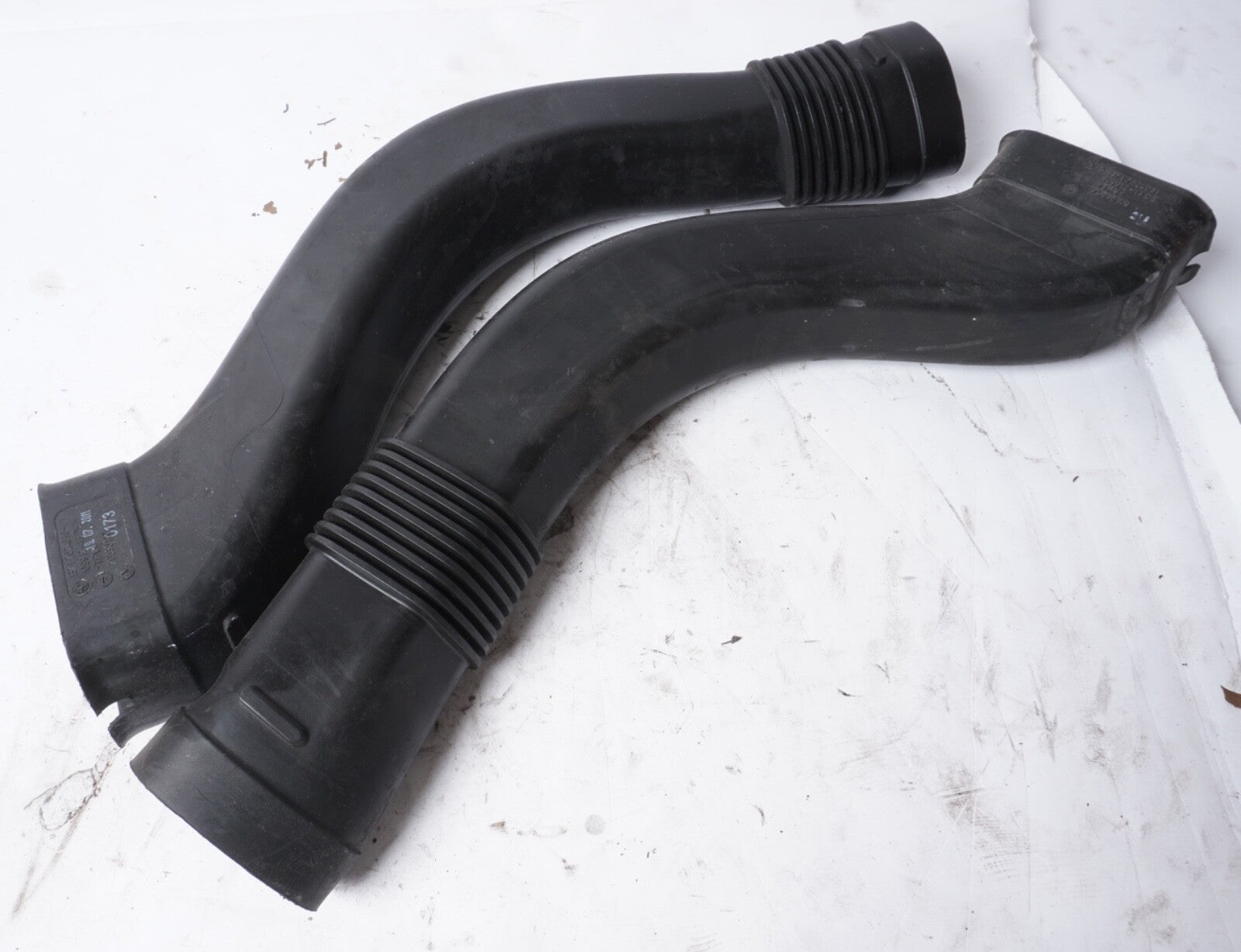 11-13 BMW F10 550i 650i 4.4 N63 AIR INTAKE DUCT ASSEMBLY RIGHT LEFT OEM 072523
