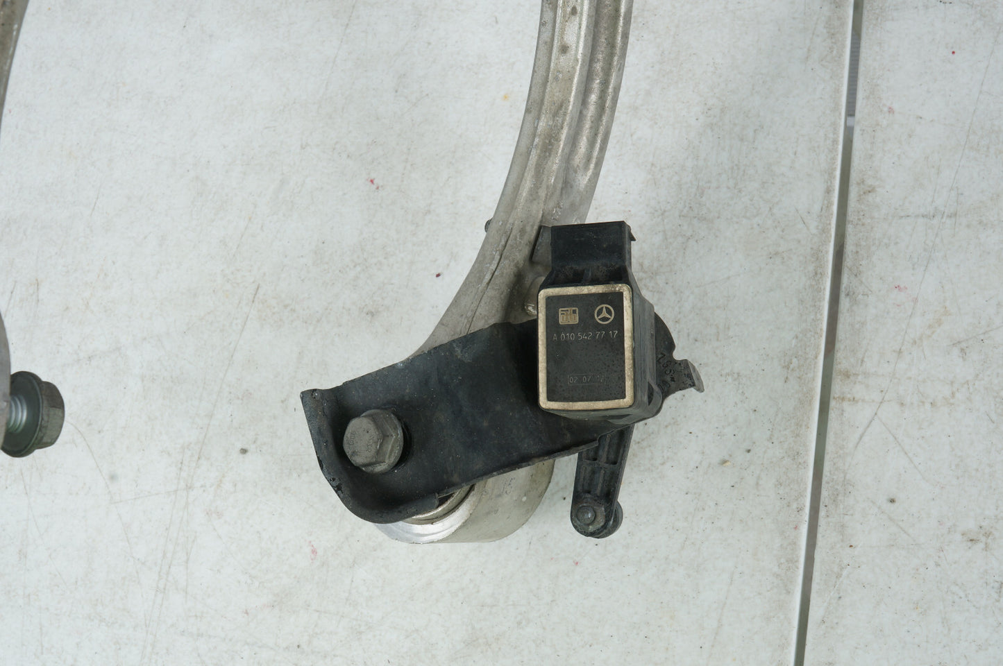 07-13 Mercedes W221 S550 CL600 FRONT RIGHT PASSENGER SIDE UPPER CONTROL ARM OEM