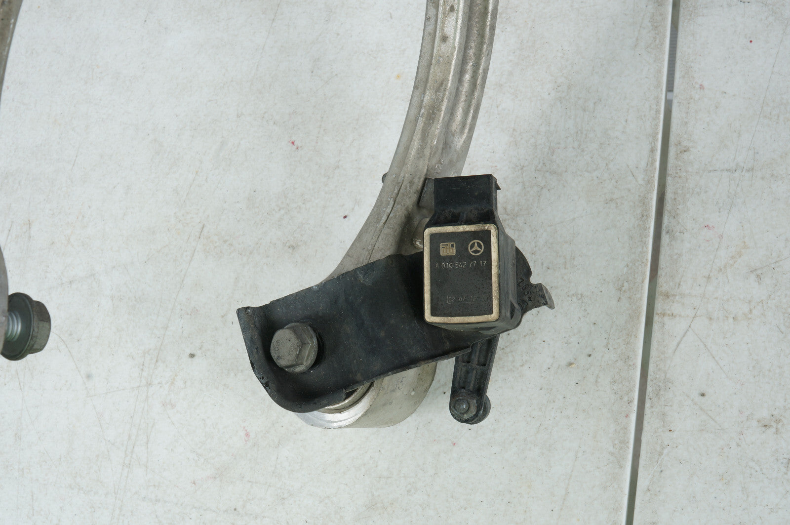 07-13 Mercedes W221 S550 CL600 FRONT RIGHT PASSENGER SIDE UPPER CONTROL ARM OEM