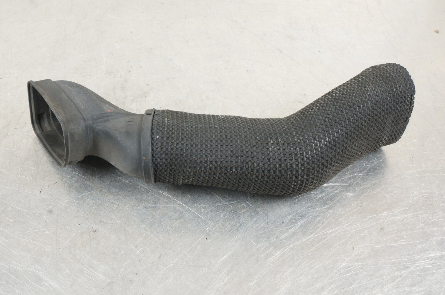 07-2011 mercedes w221 s550 right passenger engine air intake tube duct inlet oem