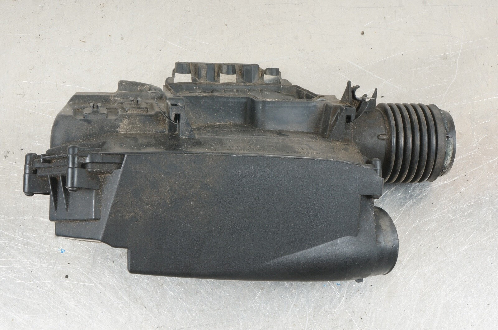 12-15 Mercedes W204 C250 Air Intake Cleaner Filter Housing Box 2710940304 OEM