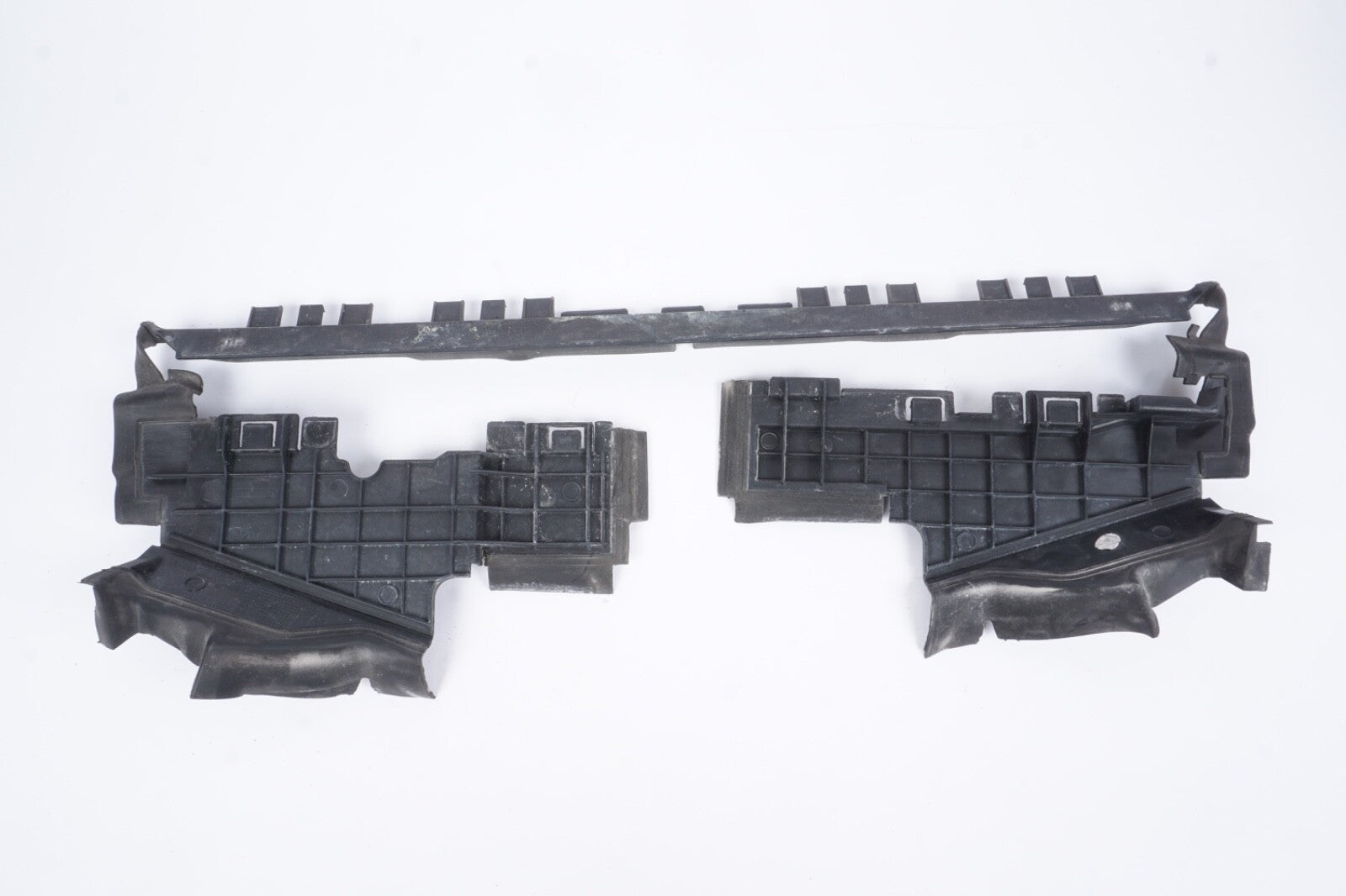 10-13 Mercedes E350 E550 W207 Air Guide Plate Baffle Trim A2075050530 OEM
