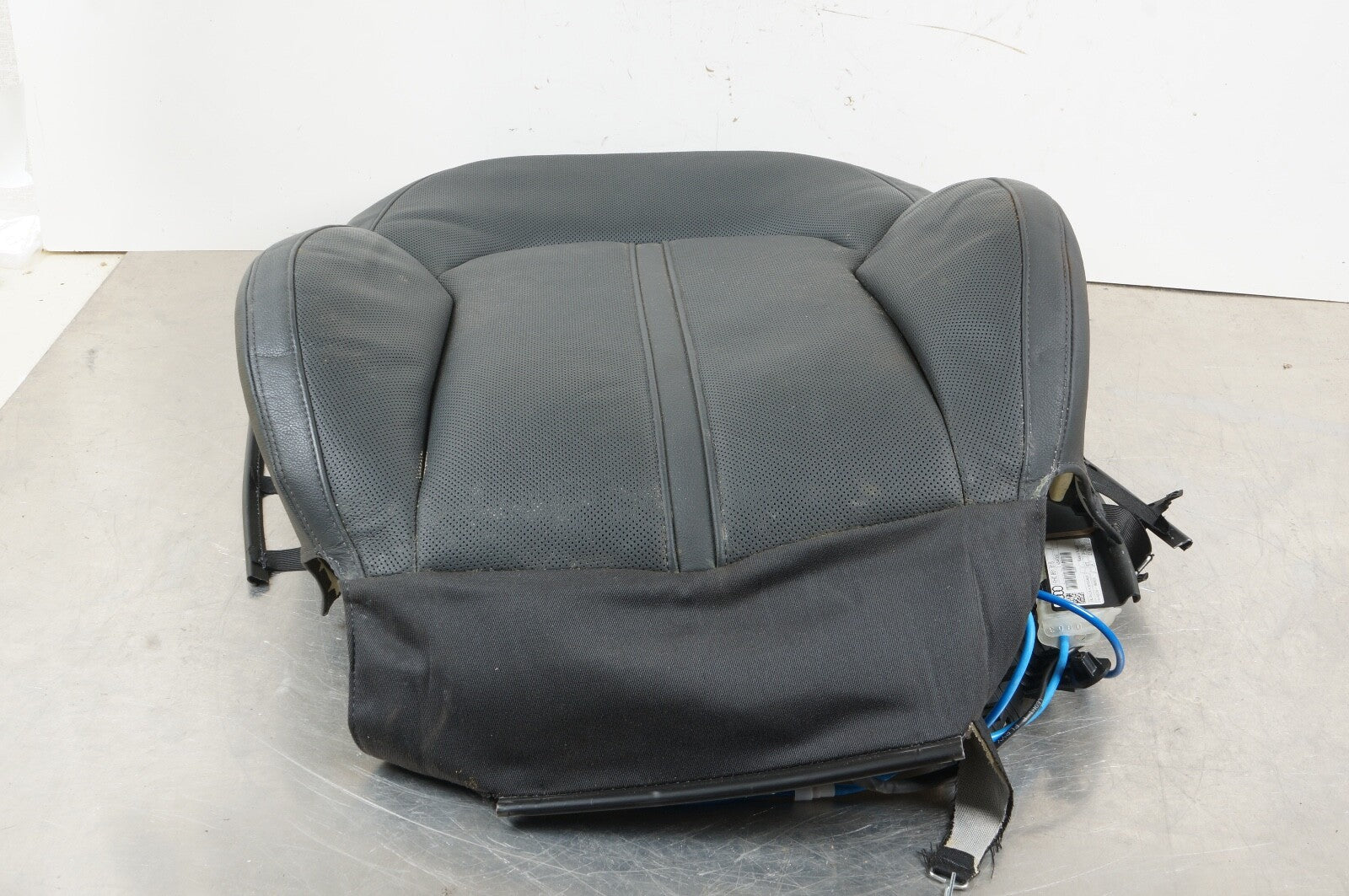 11-18 AUDI D4 A8 A8L QUATTRO FRONT UPPER CUSHION SEAT RIGHT PASSENGER OEM