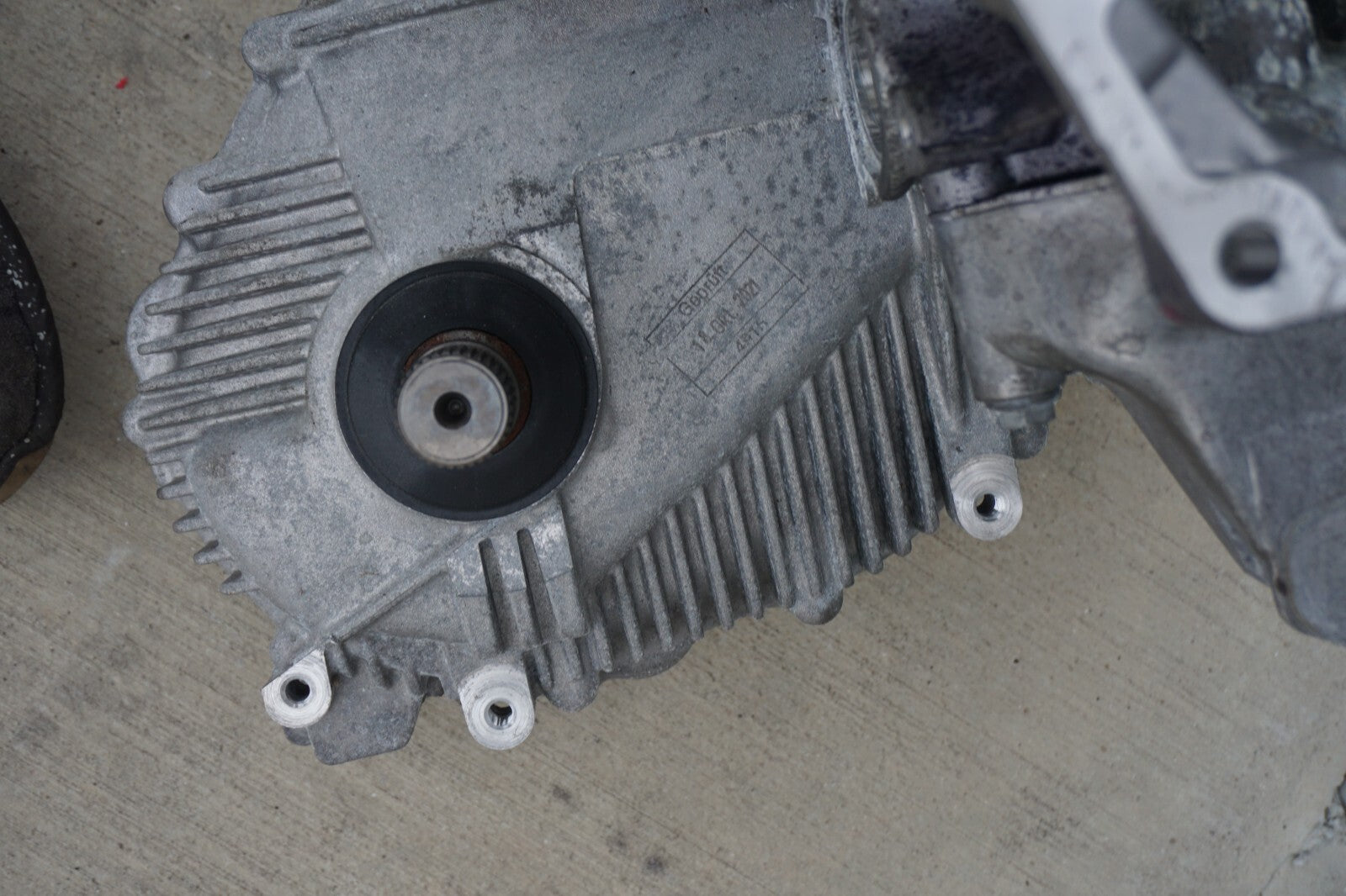 11-18 Porsche Cayenne 958 4.8l Transfer Case 958341042D   OEM