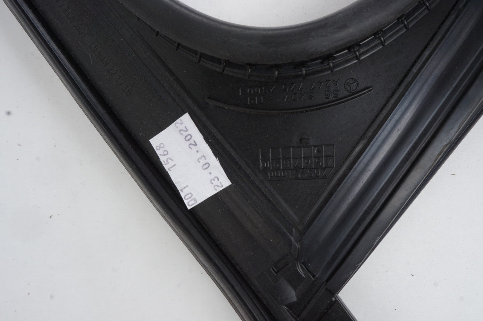 2022-2024 MERCEDES EQB350 X243 FRONT LEFT DOOR WINDOW GLASS RUN CHANNEL SEAL OEM