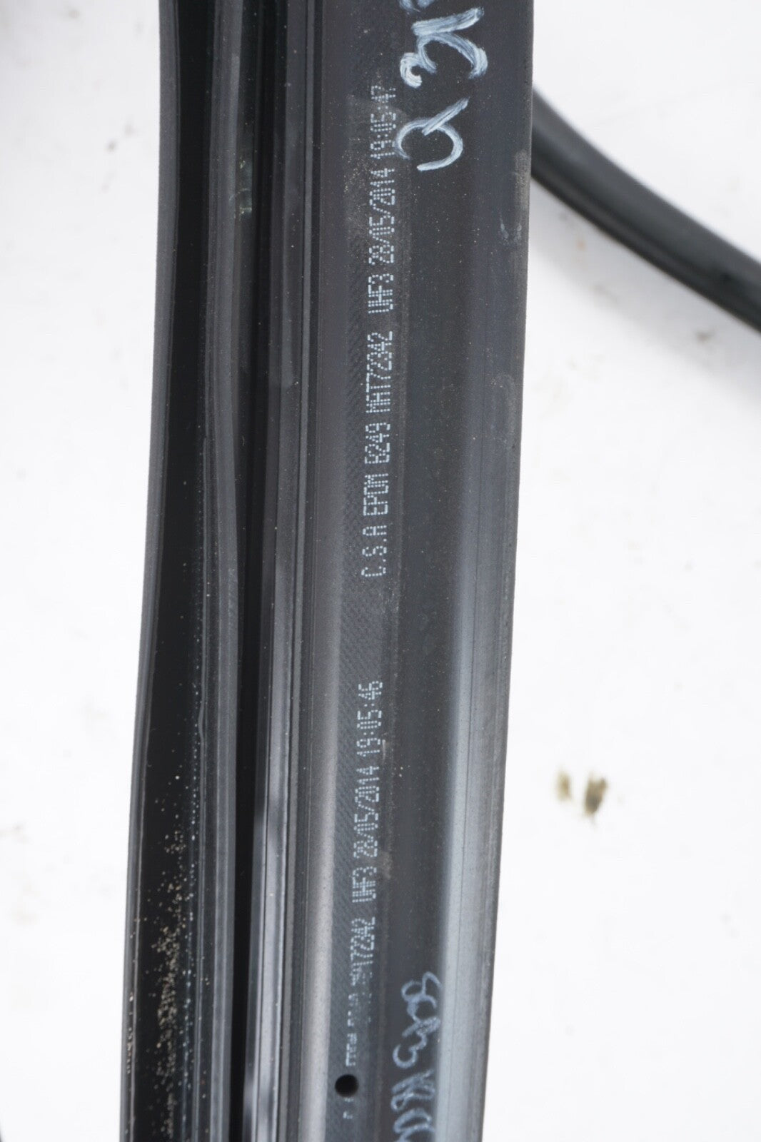 2014 - 2020 MASERATI GHIBLI FRONT LEFT DOOR RUBBER WEATHER STRIP SEAL OEM