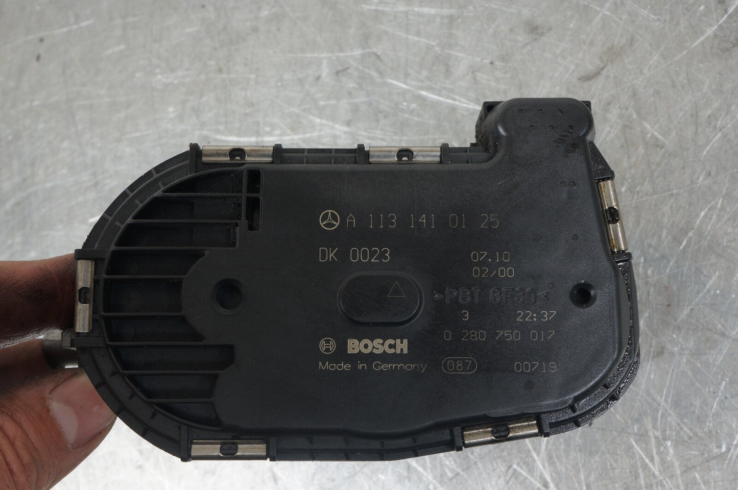 Mercedes R230 SL500 C250 CLK55 CLK500 Engine Throttle Body 1131410125 OEM