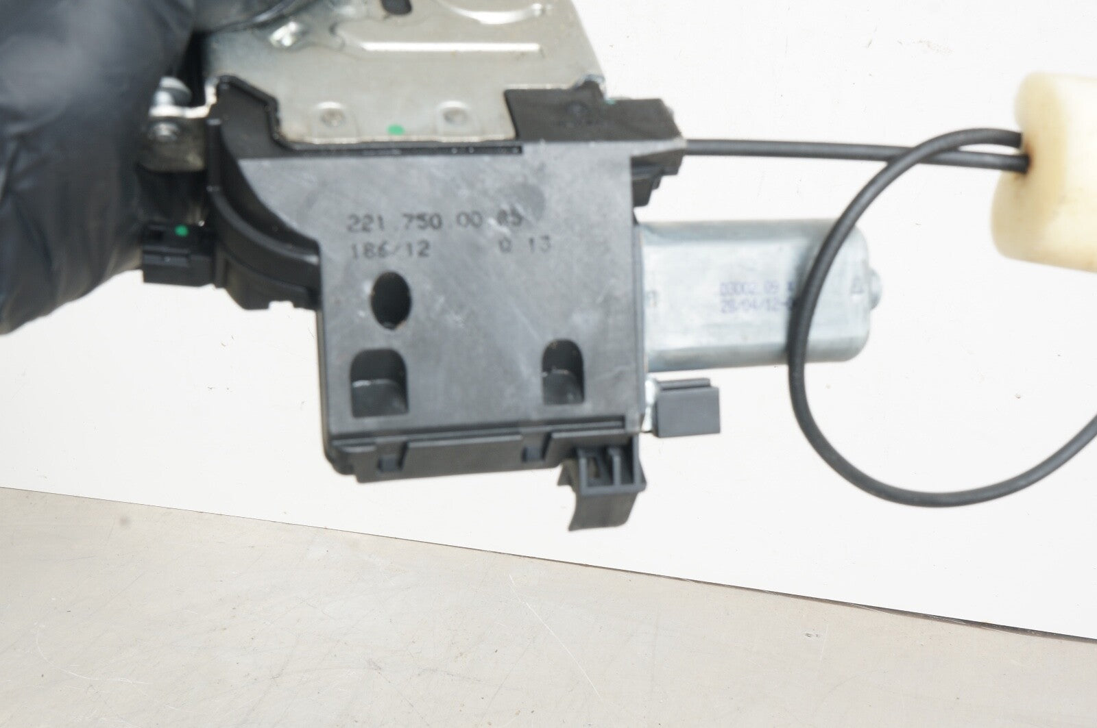 2007 - 2013 MERCEDES W221 S550 REAR TRUNK LID LATCH LOCK ACTUATOR 2217500085