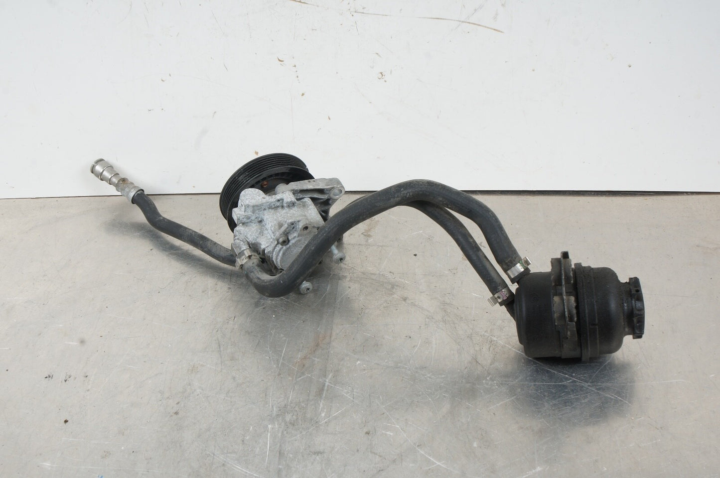 2007-2011 BMW 328I E90 POWER STEERING PUMP RESERVOIR BOTTLE TANK HOSE 6768094