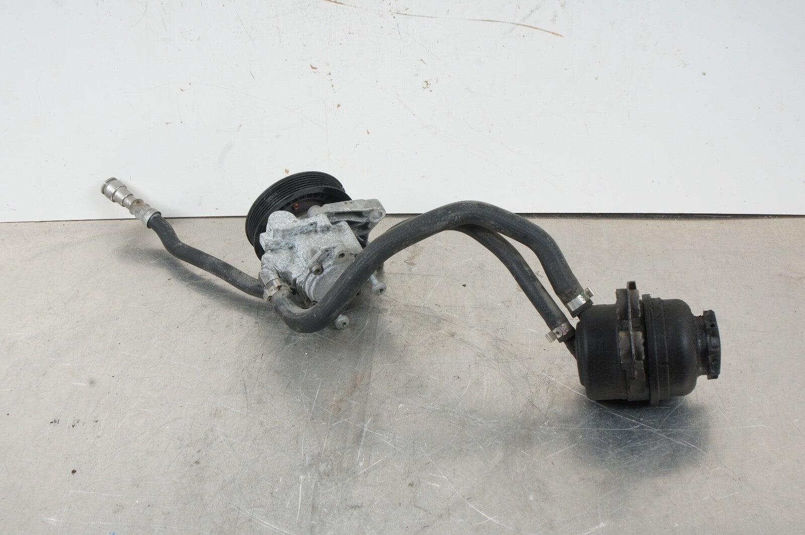 2007-2011 BMW 328I E90 POWER STEERING PUMP RESERVOIR BOTTLE TANK HOSE 6768094
