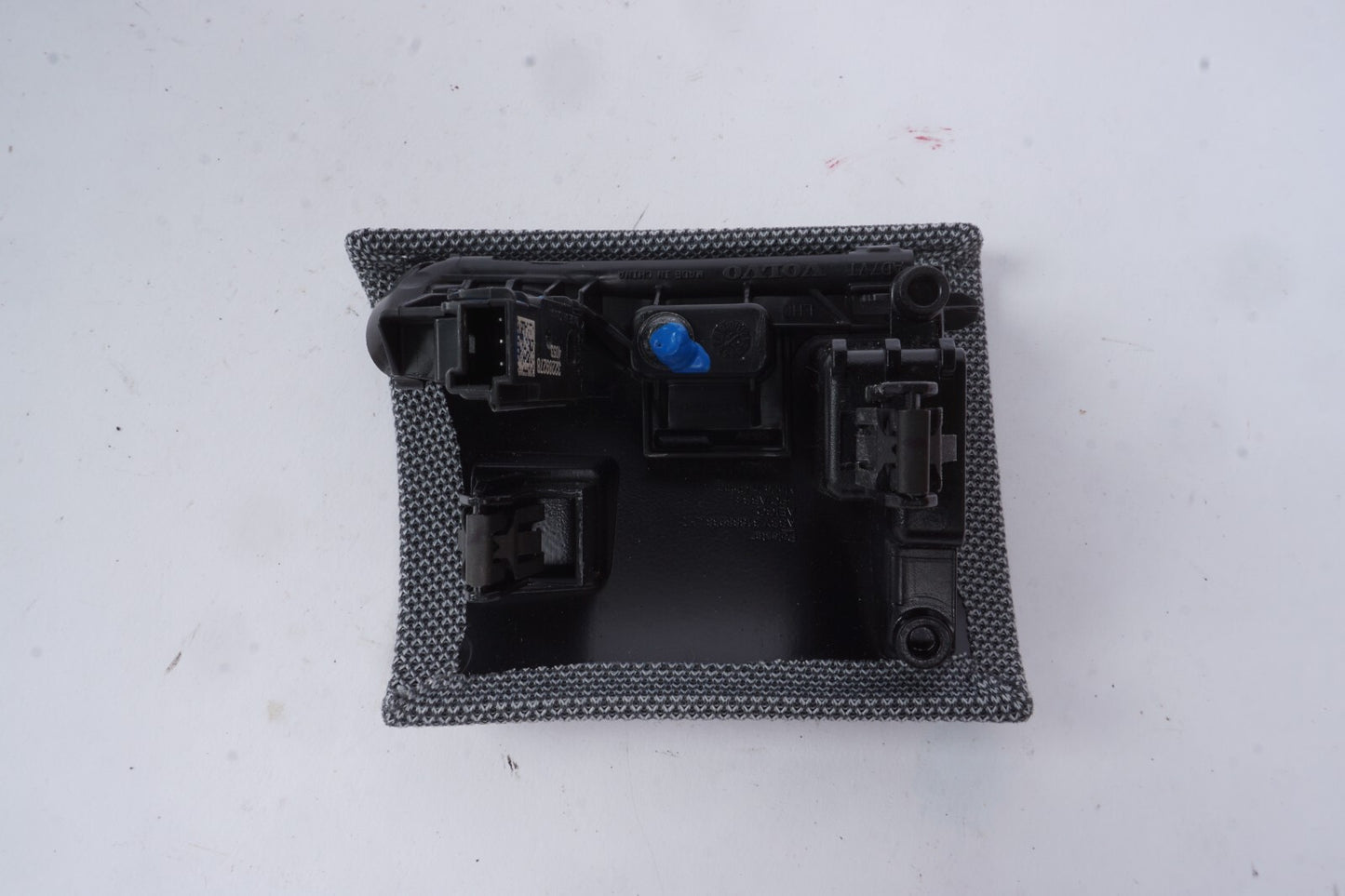 2021 - 2023 Polestar 2 Dash Left Driver Side Trim Cover 31688938 OEM