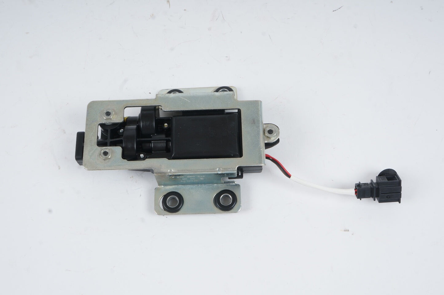 2011 - 2018 AUDI A8 L REAR RIGHT SEAT BELT HEIGHT ADJUSTER MOTOR OEM 4H0857833