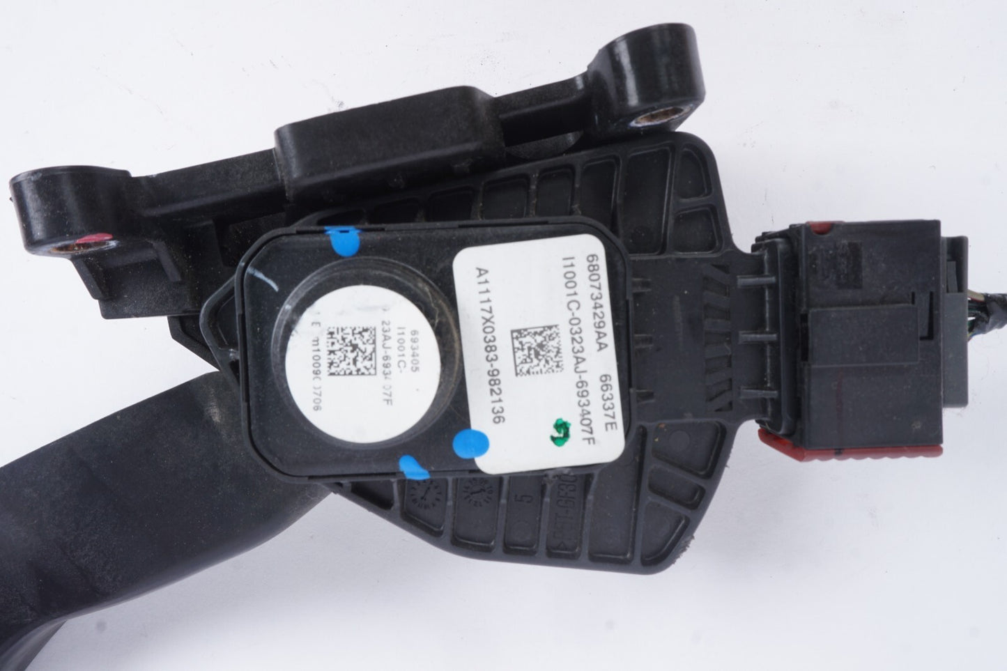 2012 - 2019 Fiat 500 Gas Pedal Accelerator 68073429AA OEM
