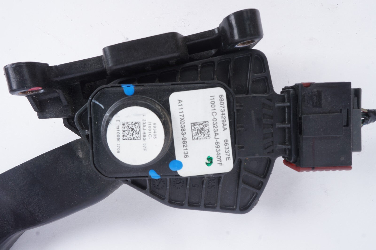 2012 - 2019 Fiat 500 Gas Pedal Accelerator 68073429AA OEM