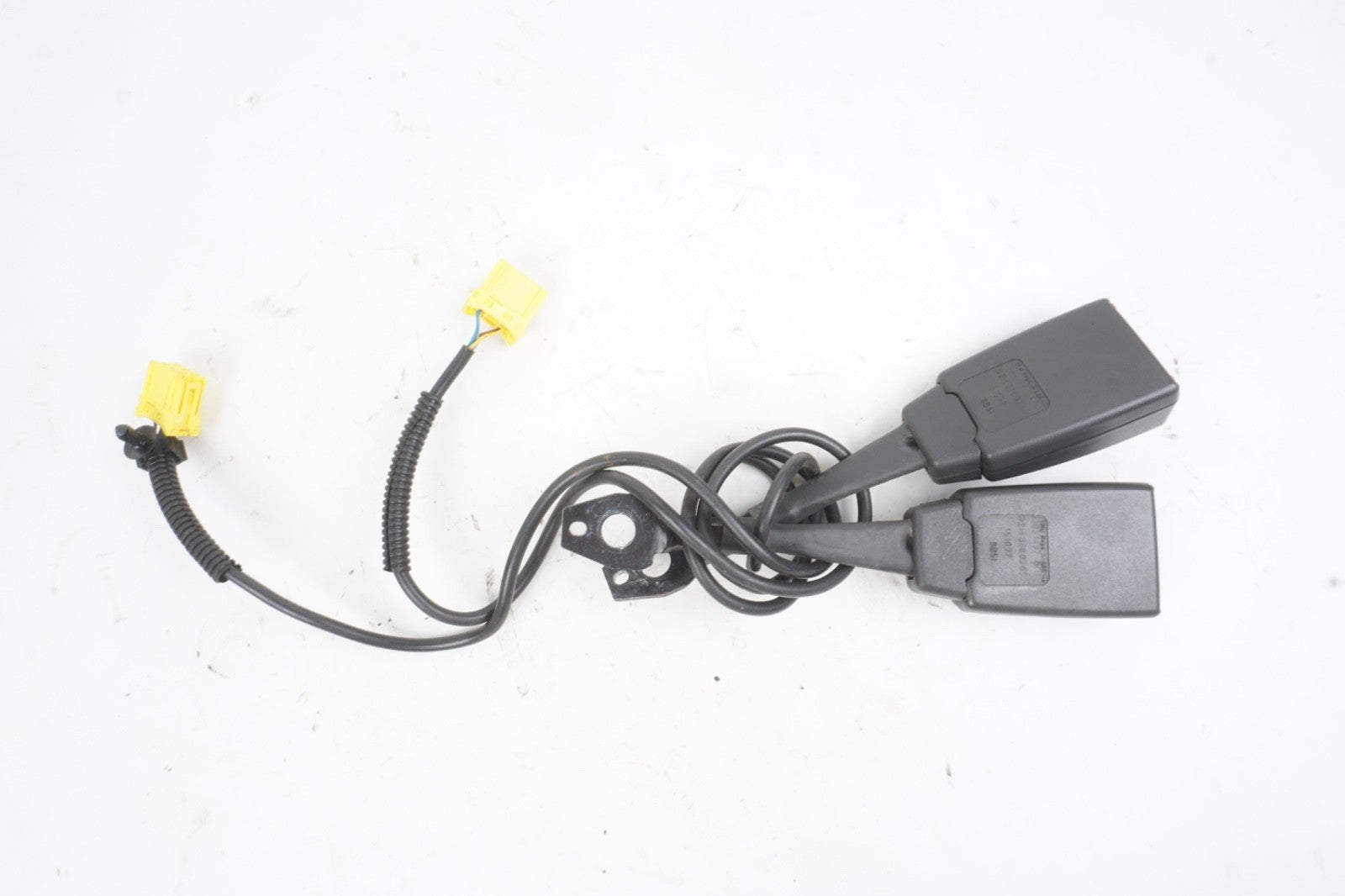 03-06 Mercedes R230 SL500 SL55 AMG Front Right Side Seat Belt Buckle OEM