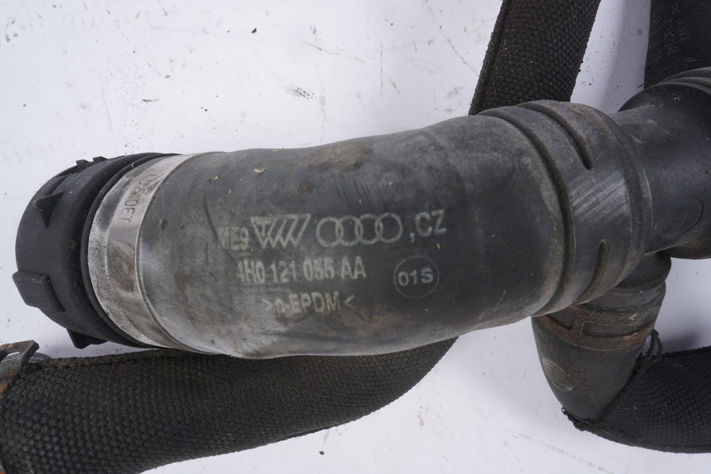 2011 - 2012 Audi A8l Engine Motor Lower Radiator Coolant Water Hose Pipe OEM