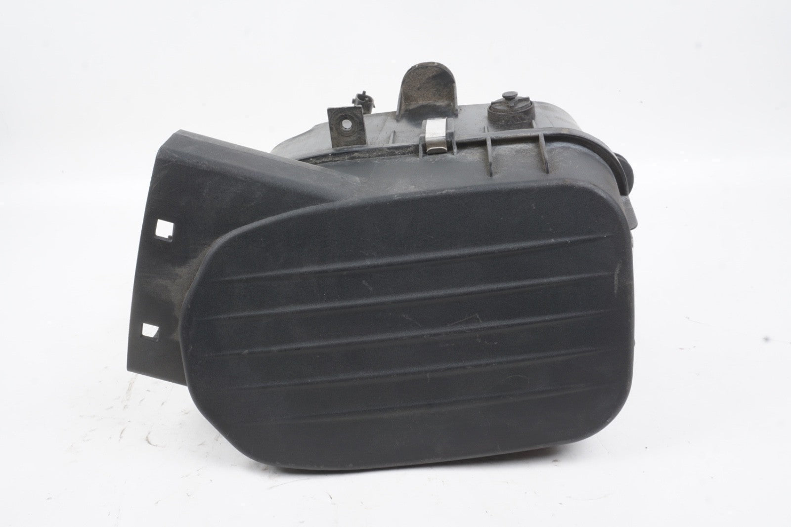 2014 - 2017 Maserati Ghibli Right Side Engine Air Intake Filter Black 70552746