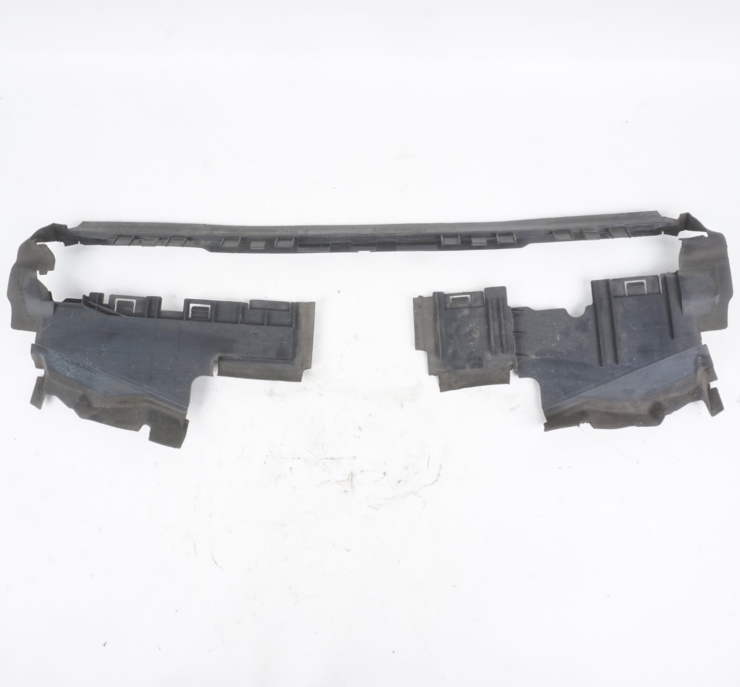 10-17 Mercedes W207 E350 E400 Radiator Support Baffle Air Duct 2075052530 OEM