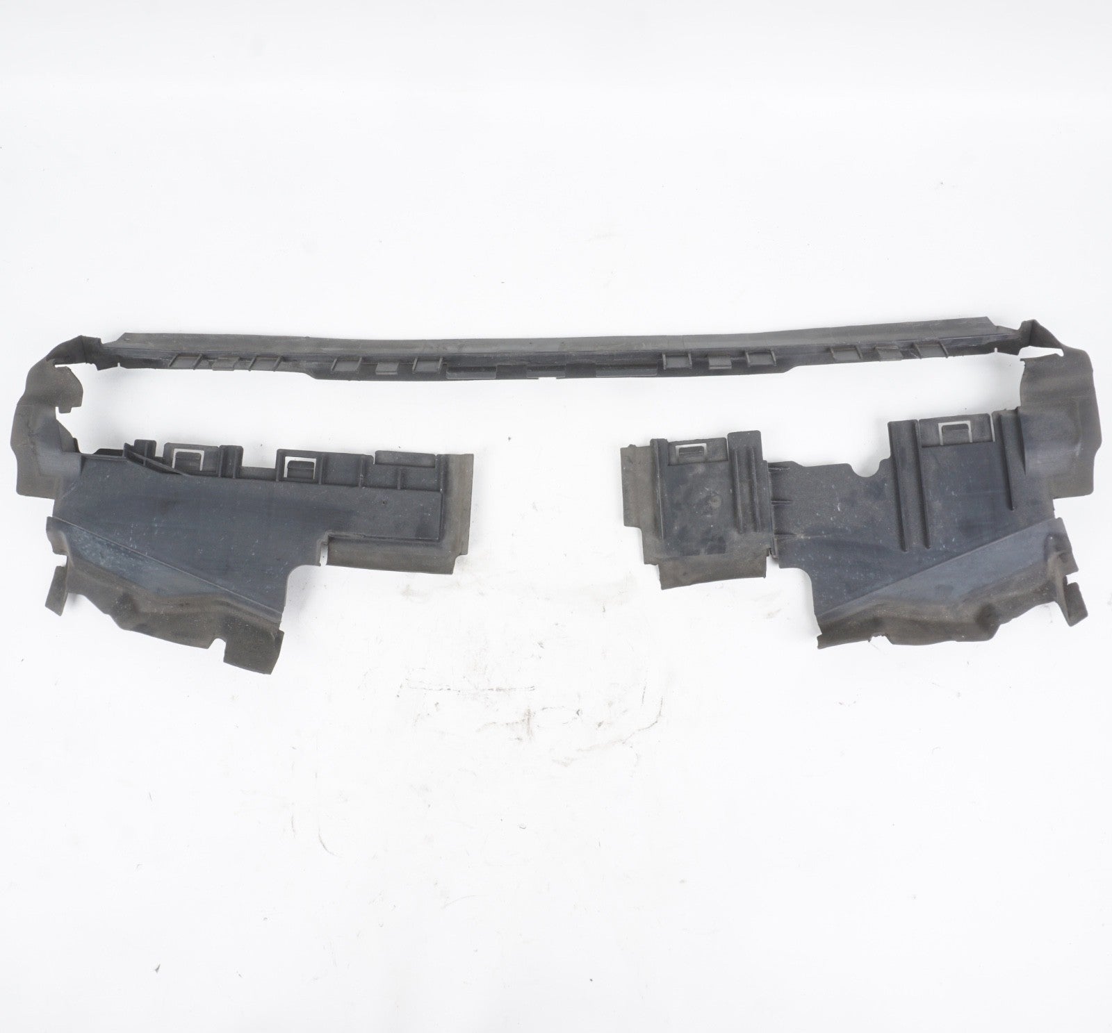 10-17 Mercedes W207 E350 E400 Radiator Support Baffle Air Duct 2075052530 OEM