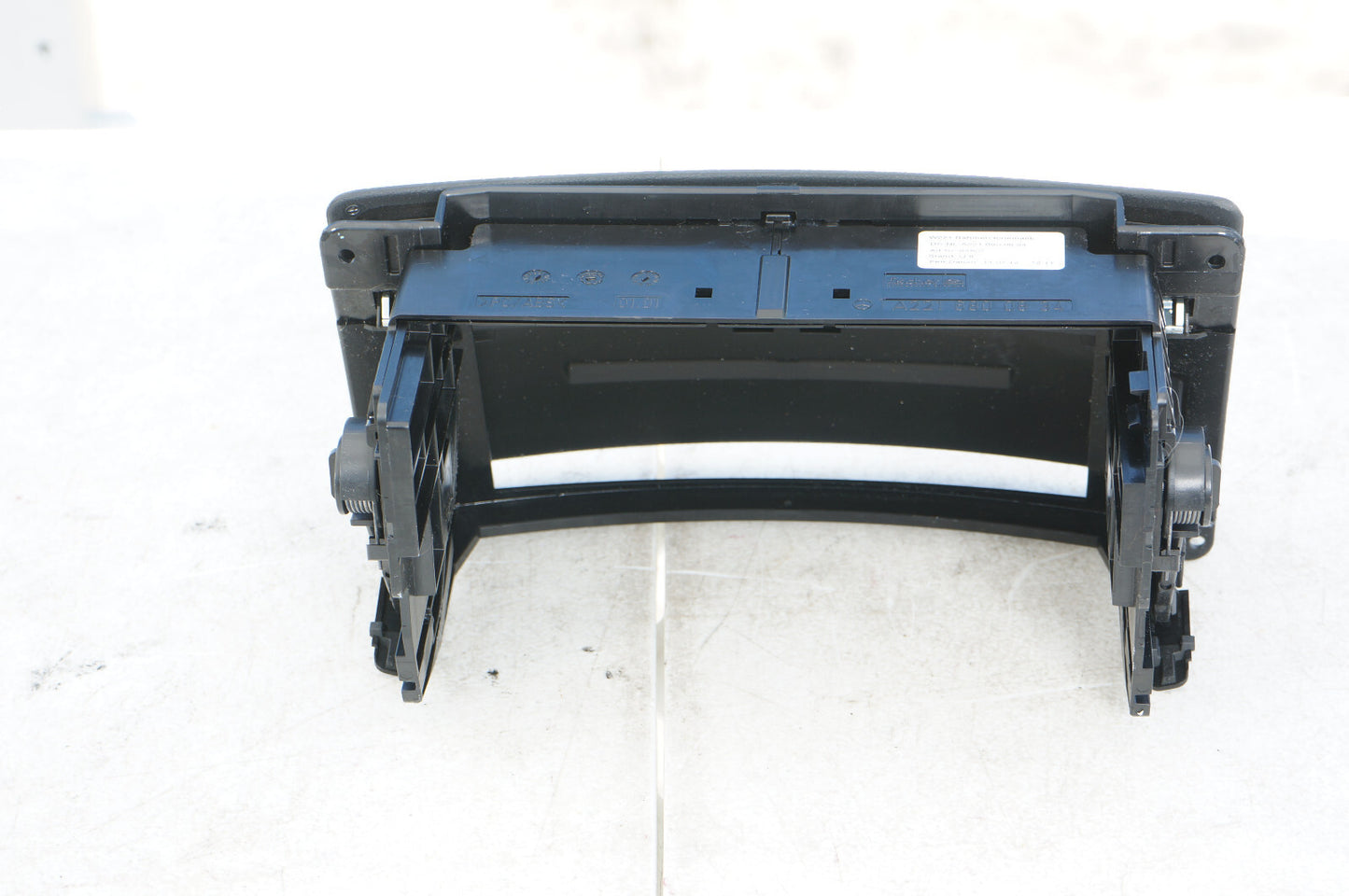 10-13 MERCEDES W221 S550 S350 DASHBOARD CONSOLE CD CHANGER PLAYER COVER OEM