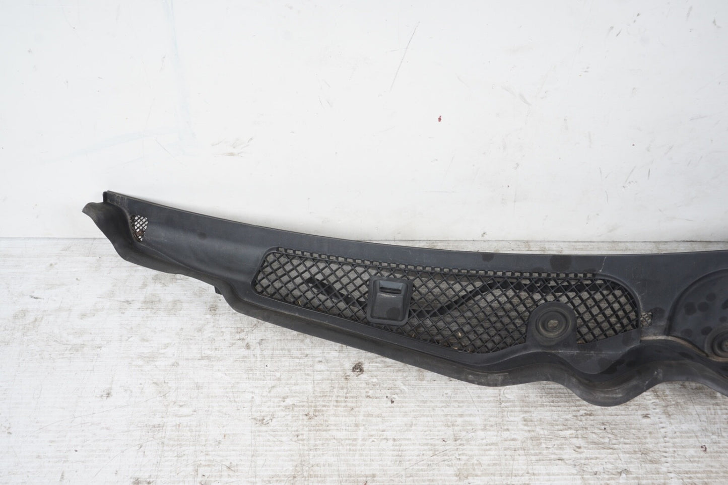 2011-2016 MERCEDES E350 E400 COUPE  FRONT WINDSHIELD WIPER COWL PANEL 2078300713