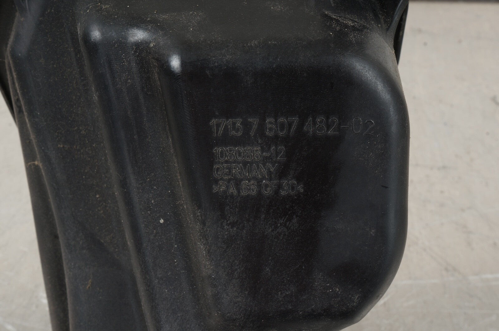 2007 - 2011 BMW E90 E92 E93 ENGINE COOLANT EXPANSION OVERFLOW RESERVOIR BOTTLE
