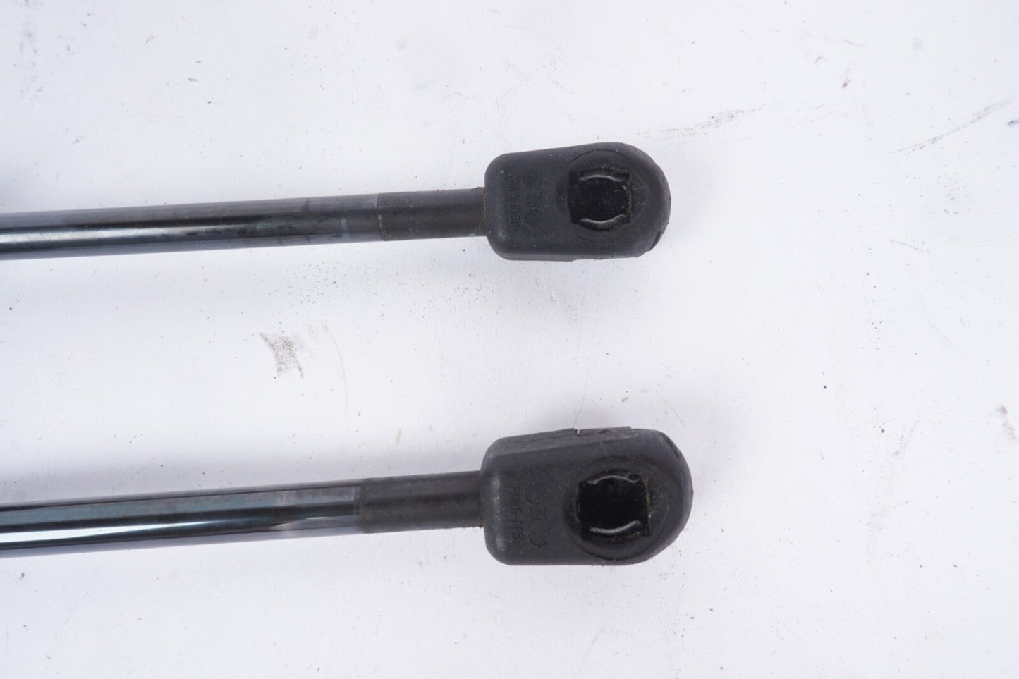 07-13 Mercedes W221 CL550 S550 CL600 AMG Front Hood Strut Set 2218800329 OEM