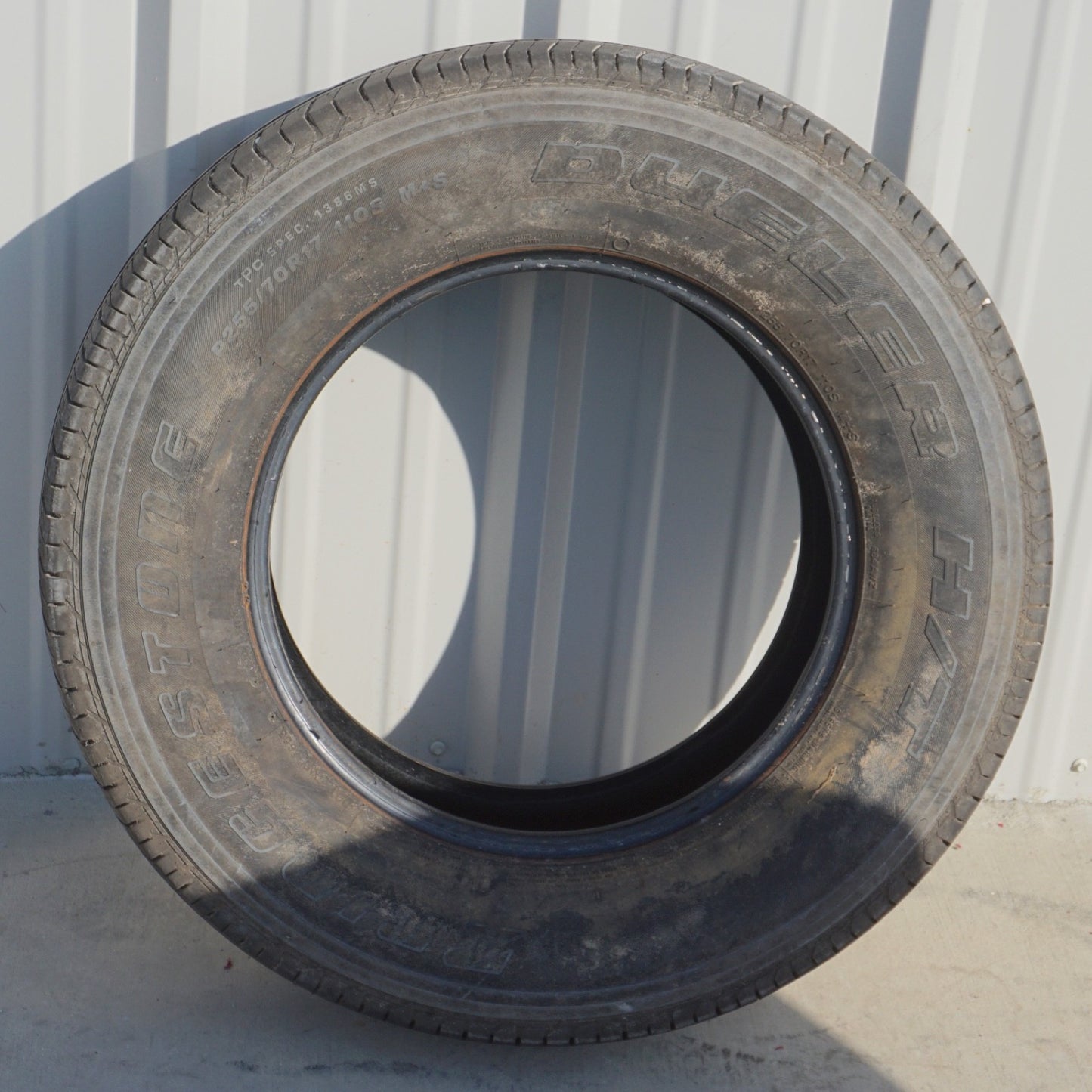 Used 255/70R17 Bridgestone Dueler H/T 684 II 110S - 6/32 - Tire