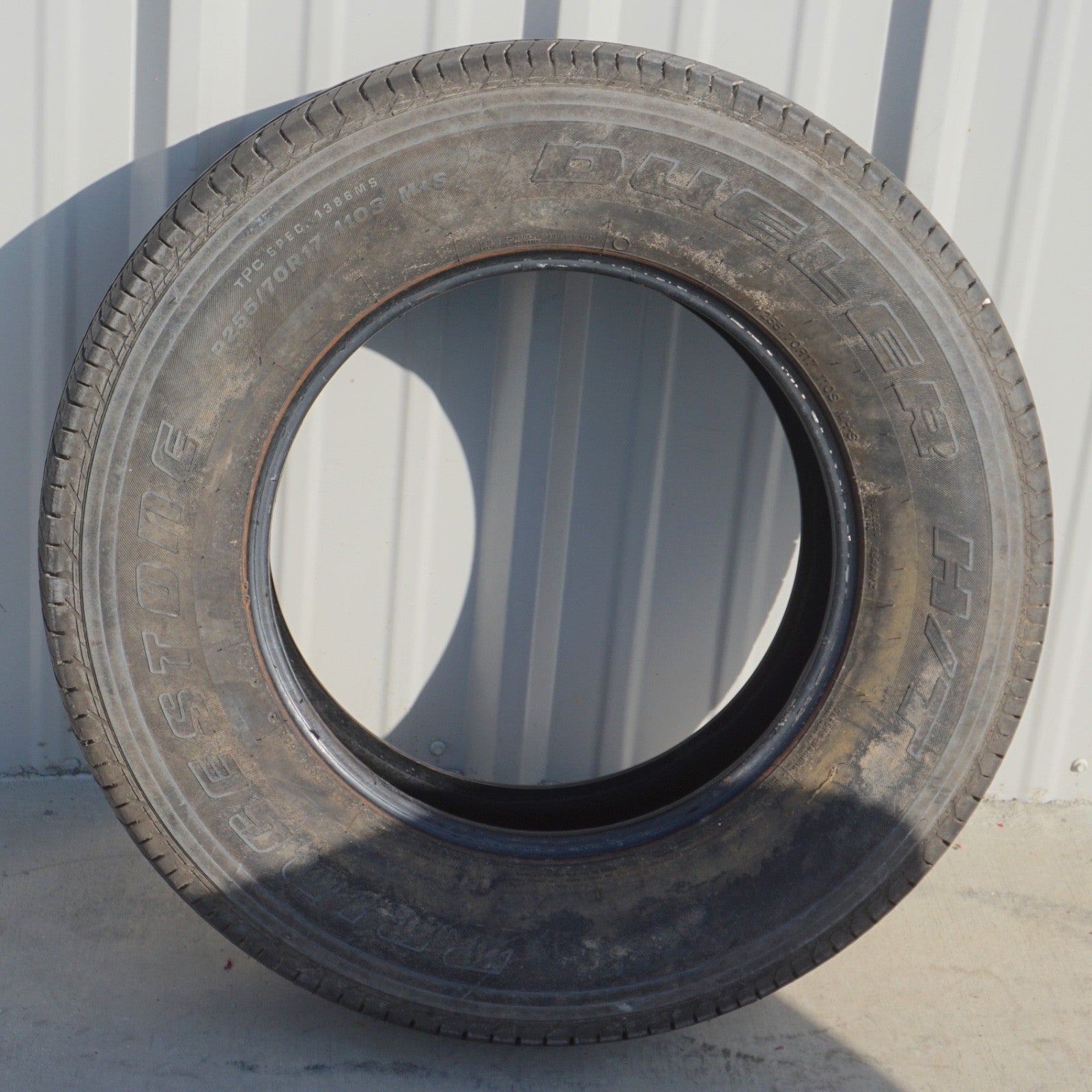 Used 255/70R17 Bridgestone Dueler H/T 684 II 110S - 6/32 - Tire