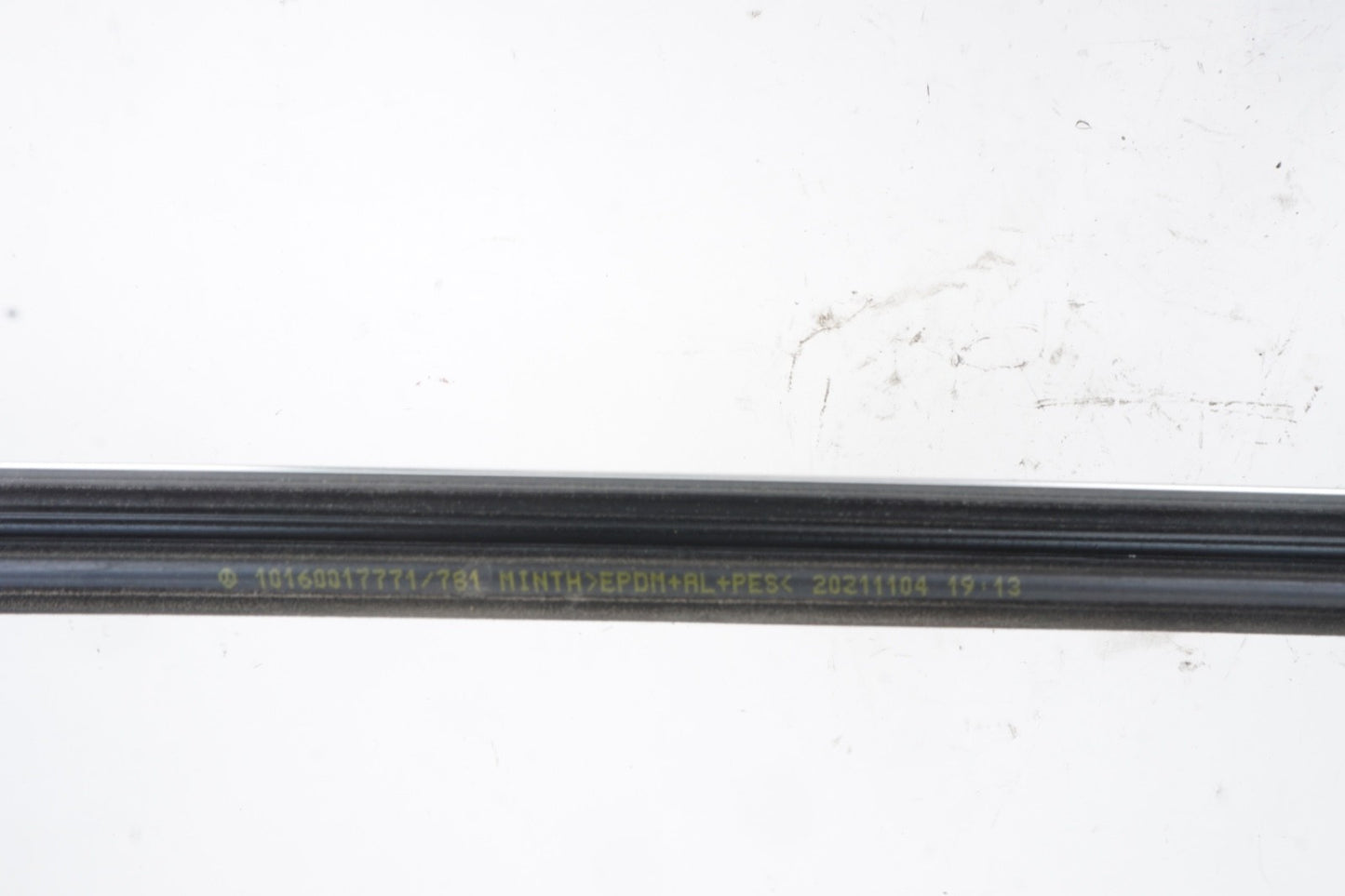 2022 - 2024 MERCEDES EQB350 EQB300 FRONT RIGHT SIDE DOOR WINDOW BELT MOLDING OEM